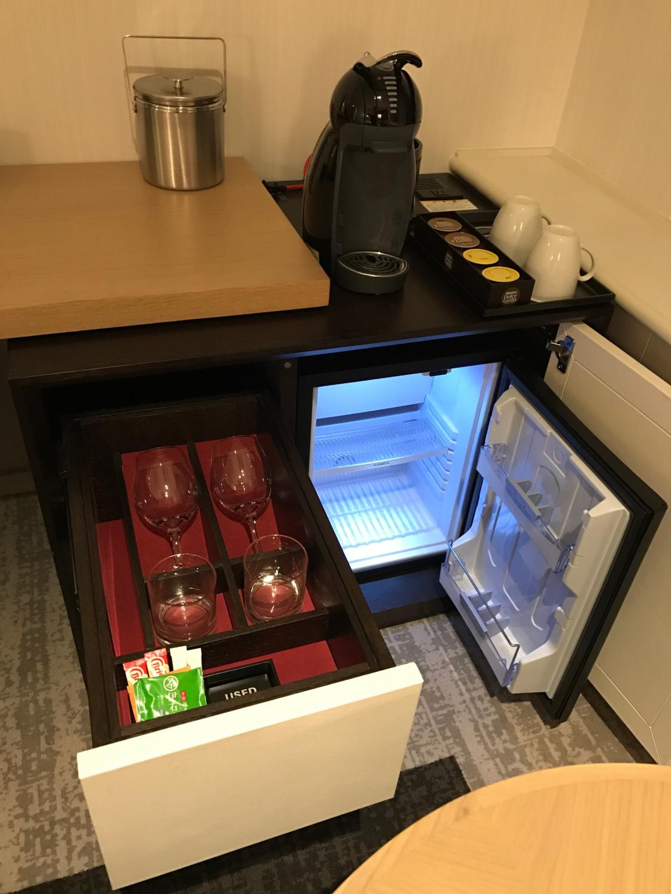 Deluxe King Room - Upper Floor - Non-Smoking photo 2