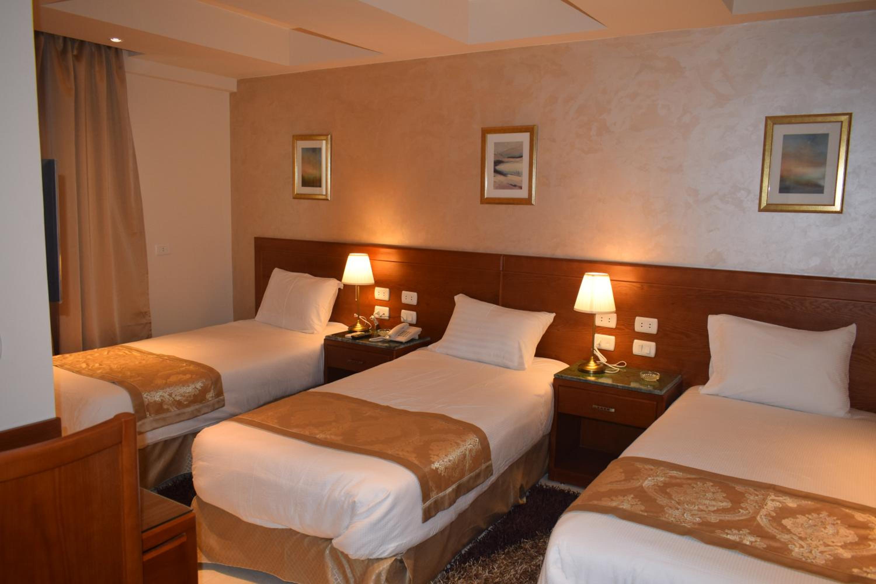 Deluxe Triple Room - Photo 2