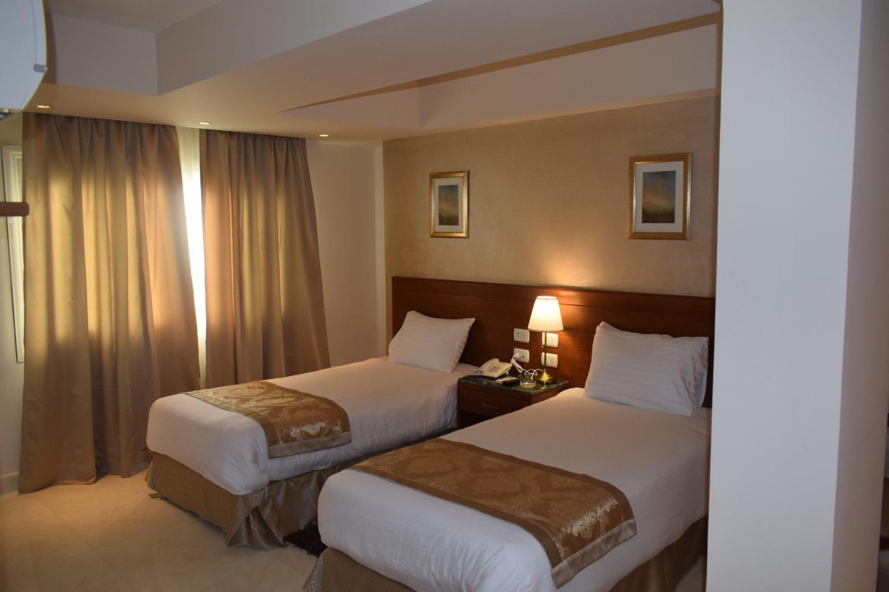 Deluxe Twin Room - Photo 16