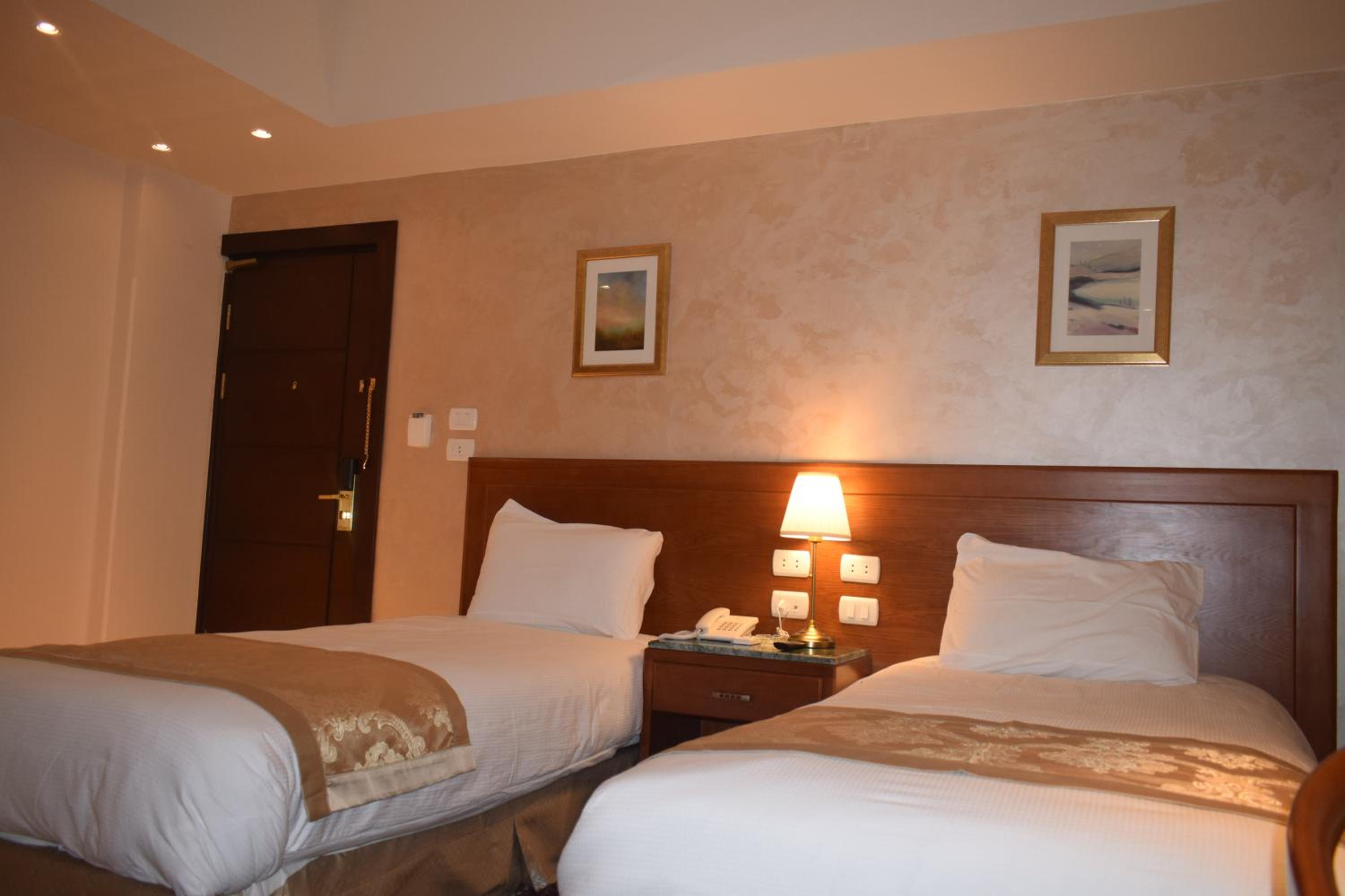 Deluxe Twin Room - Photo 19