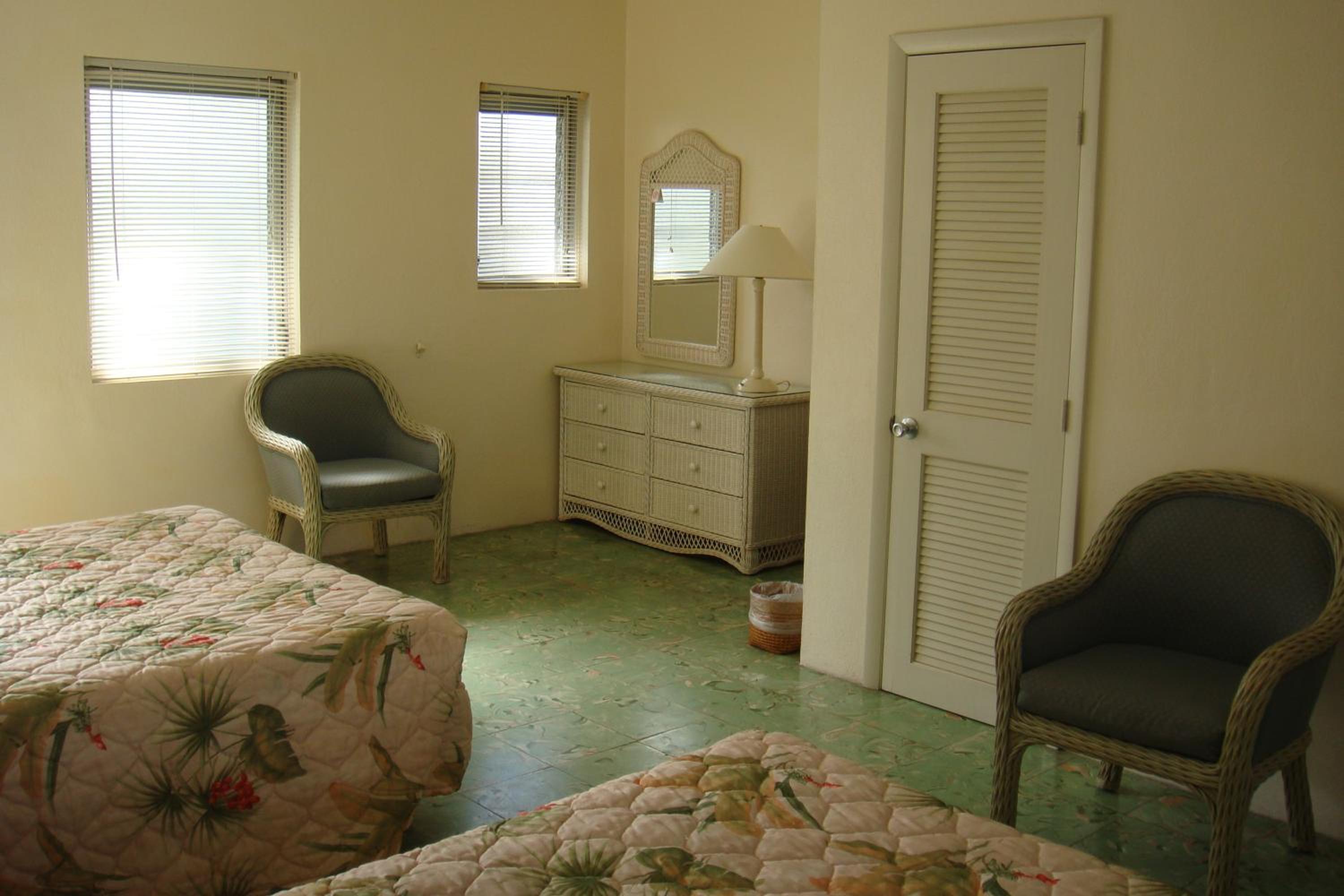 Standard Room with Two Queen Beds photo 3