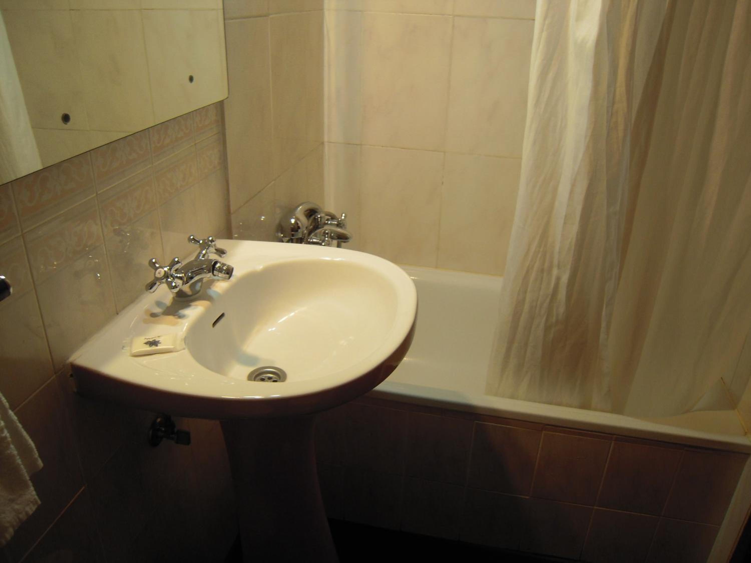 Quadruple Room - Photo 12