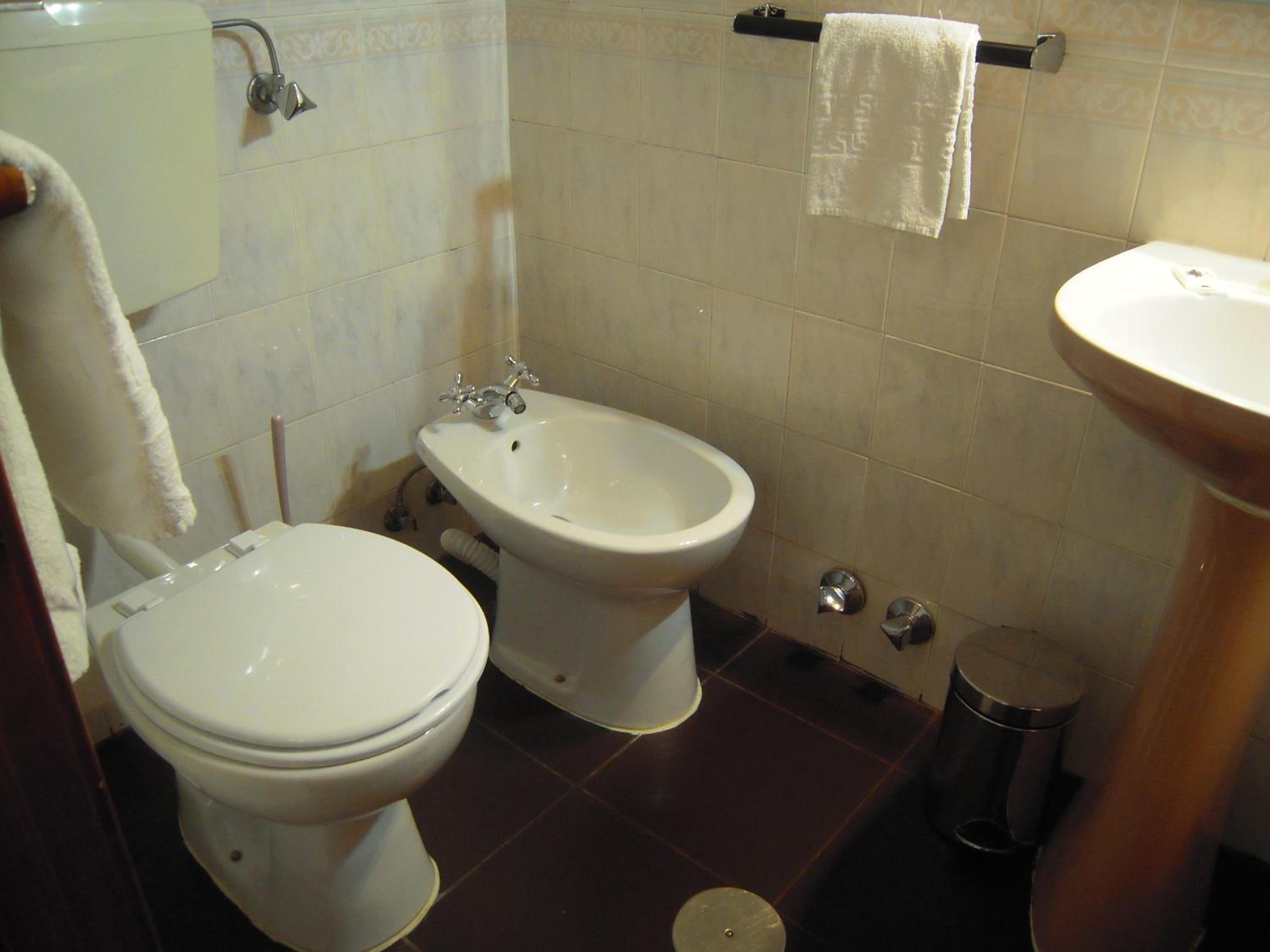 Quadruple Room - Photo 13
