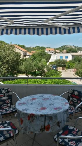 Apartment with Balcony and Sea View