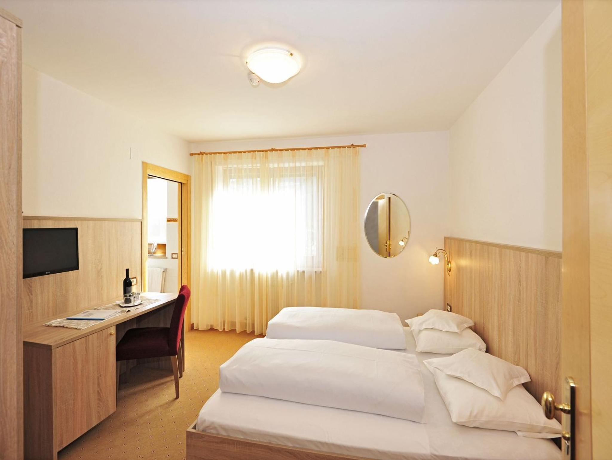 Double or Twin Room - Disability Access photo 1
