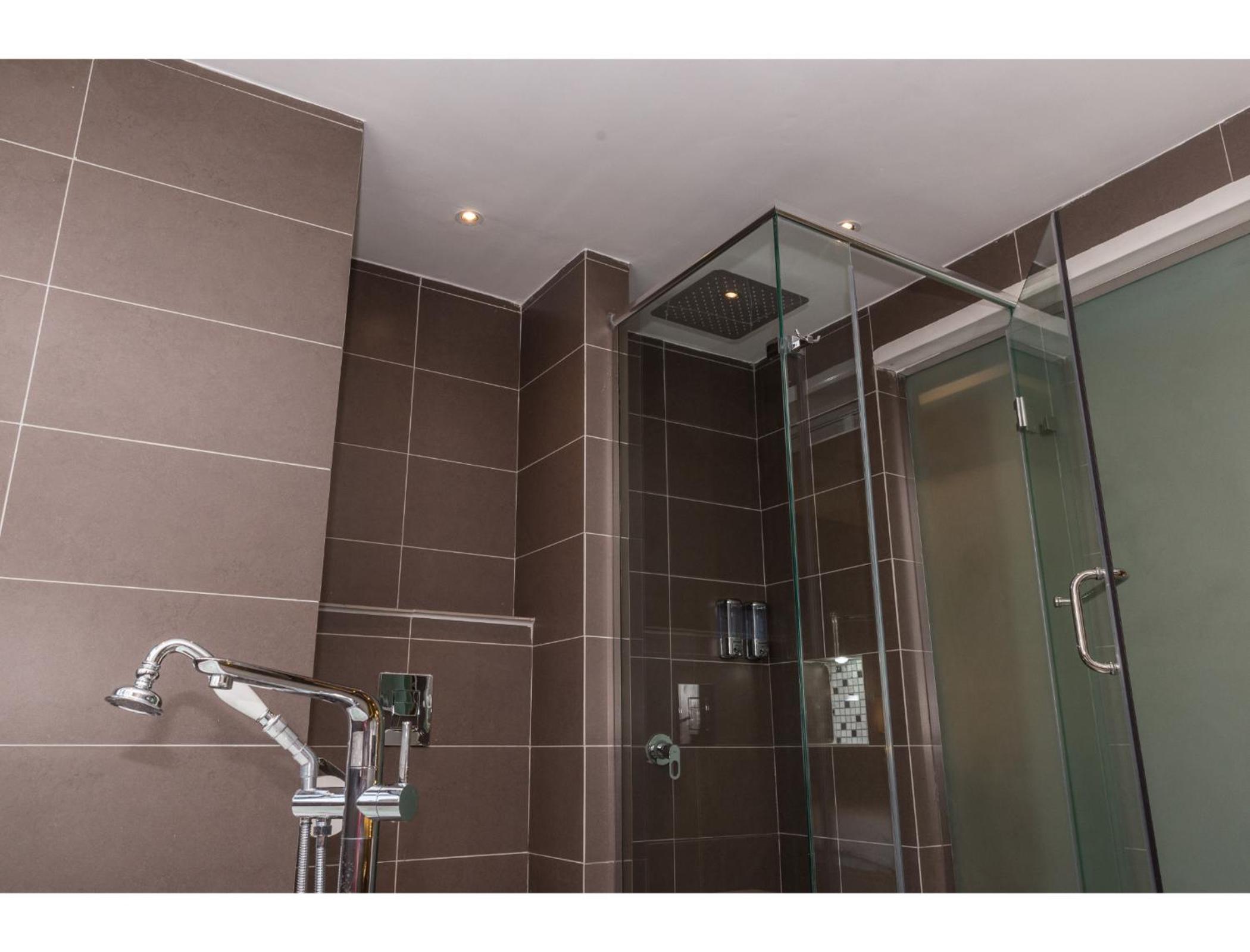 Premiere Suite / Self Catering - Photo 13