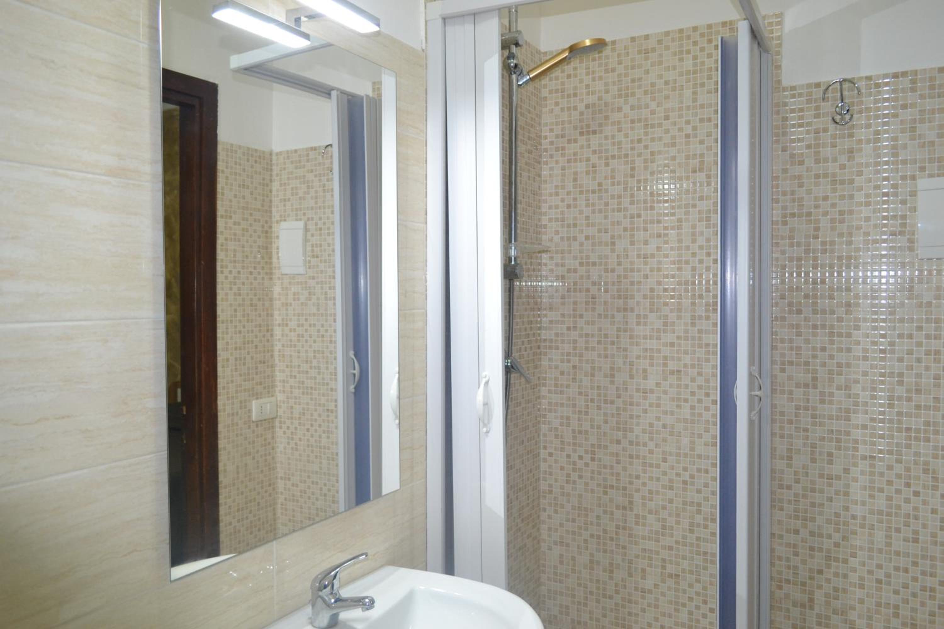 Twin Room with Private Internal Bathroom - Photo 2
