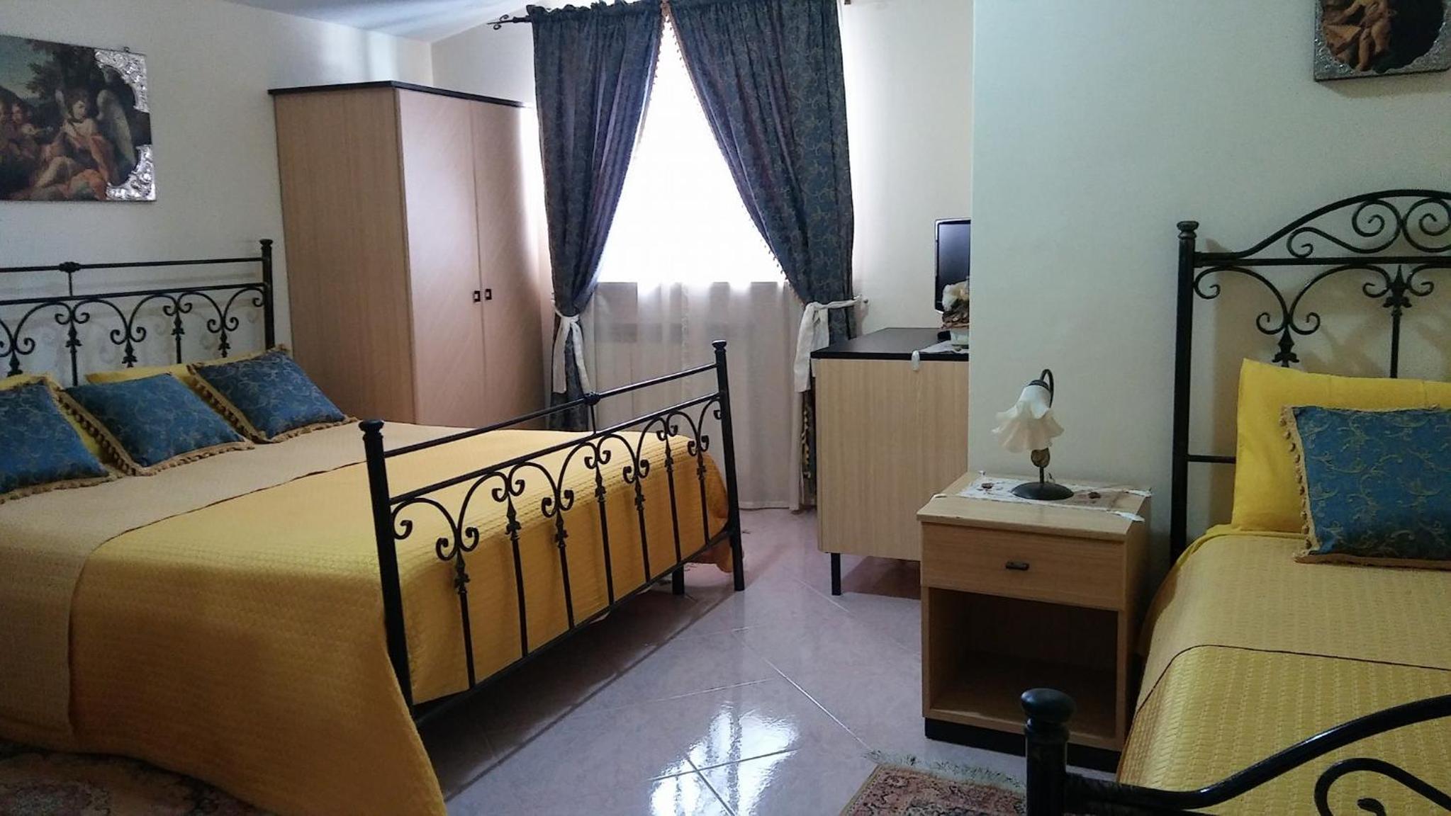 Triple Room With Shared Bathroom