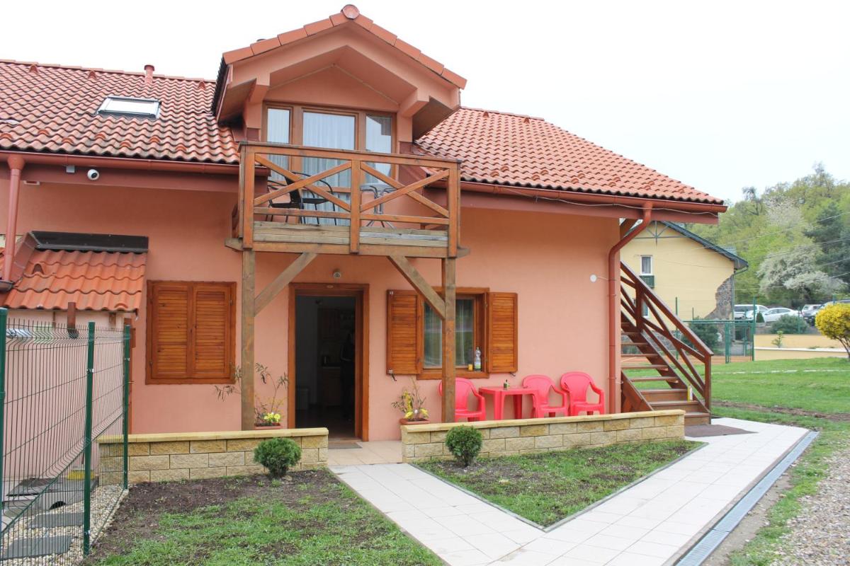 Apartment with Terrace photo 2