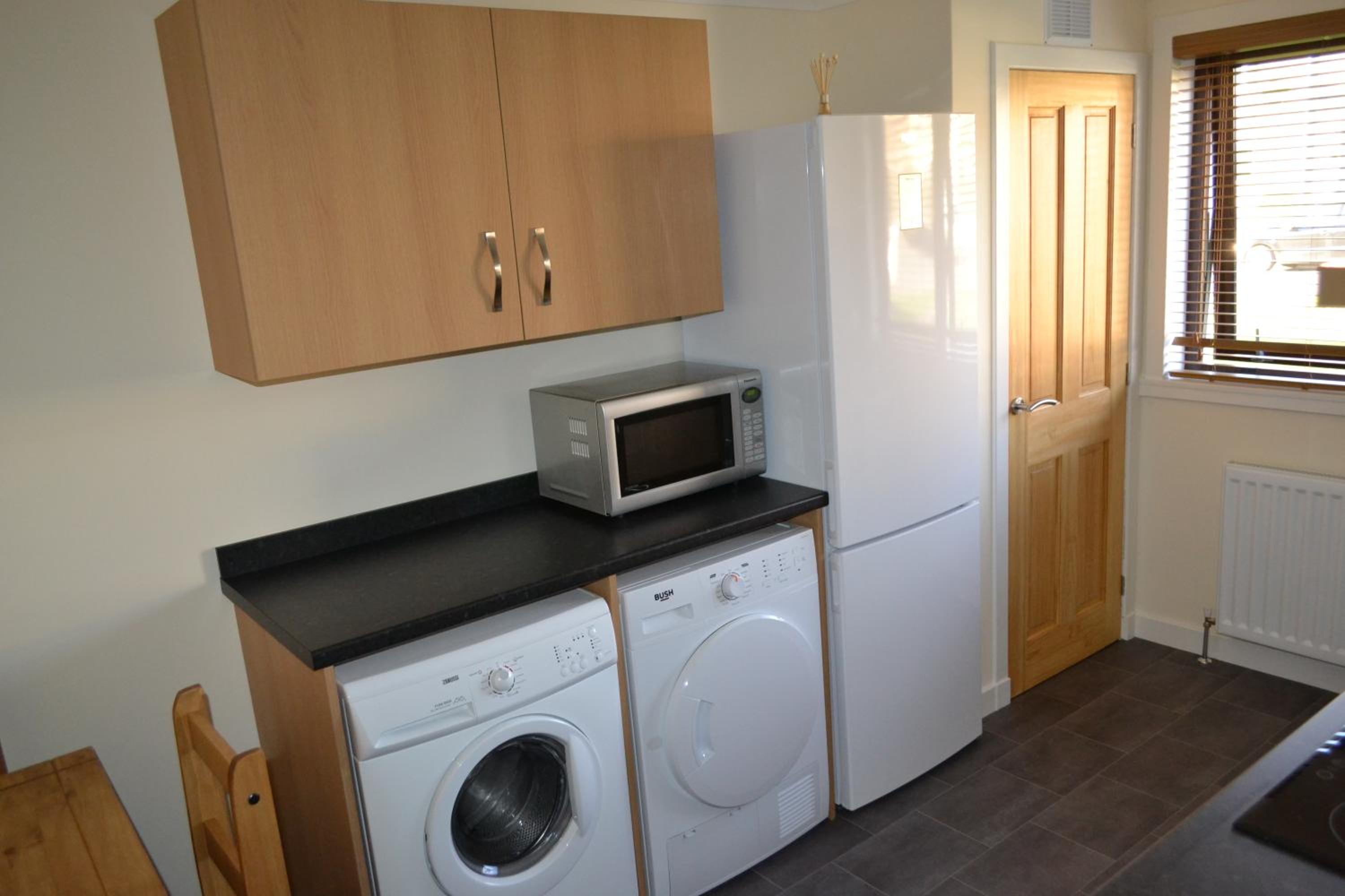 Apartment - Ground Floor - Photo 2