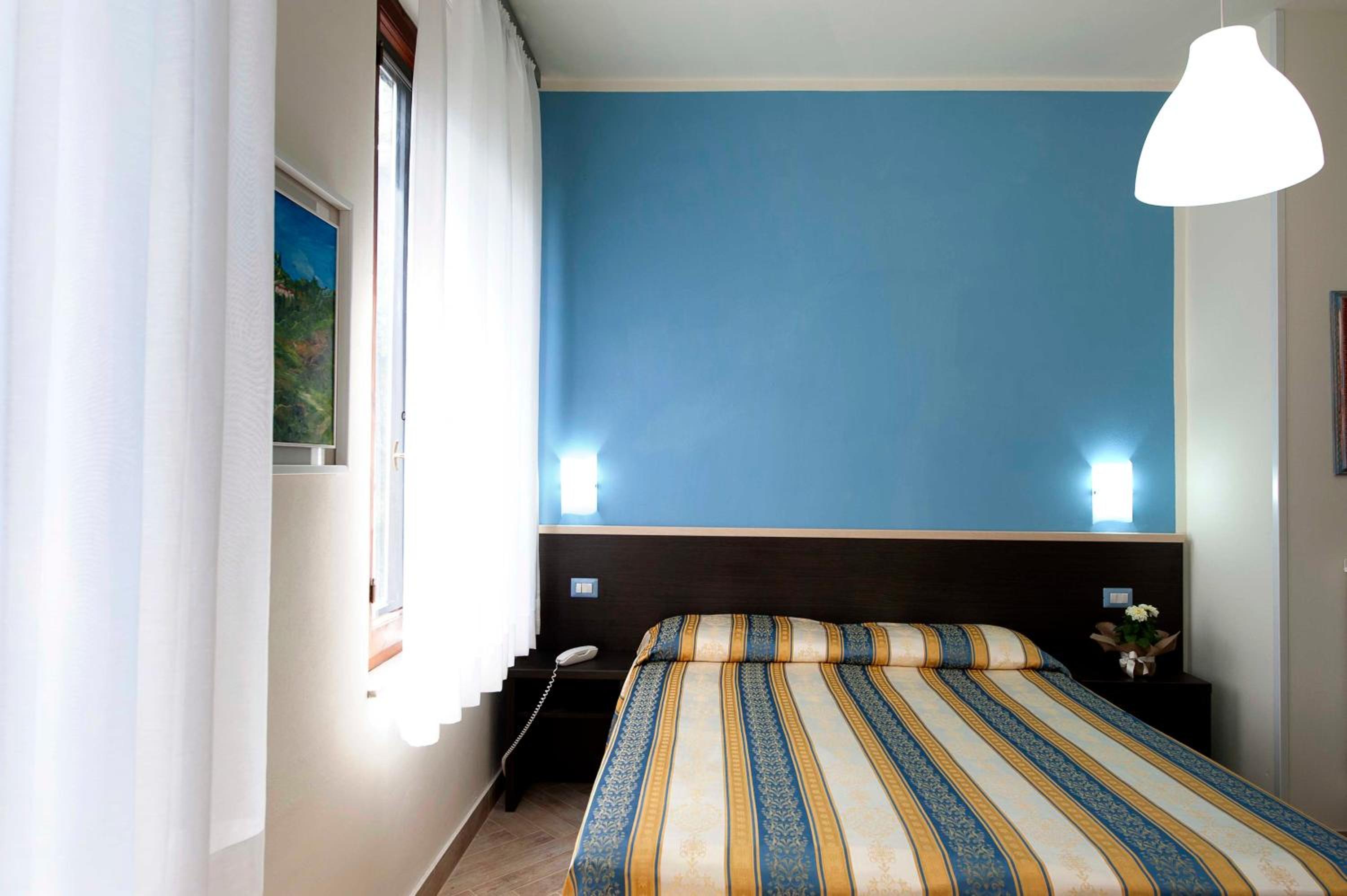 Double or Twin Room - Photo 2