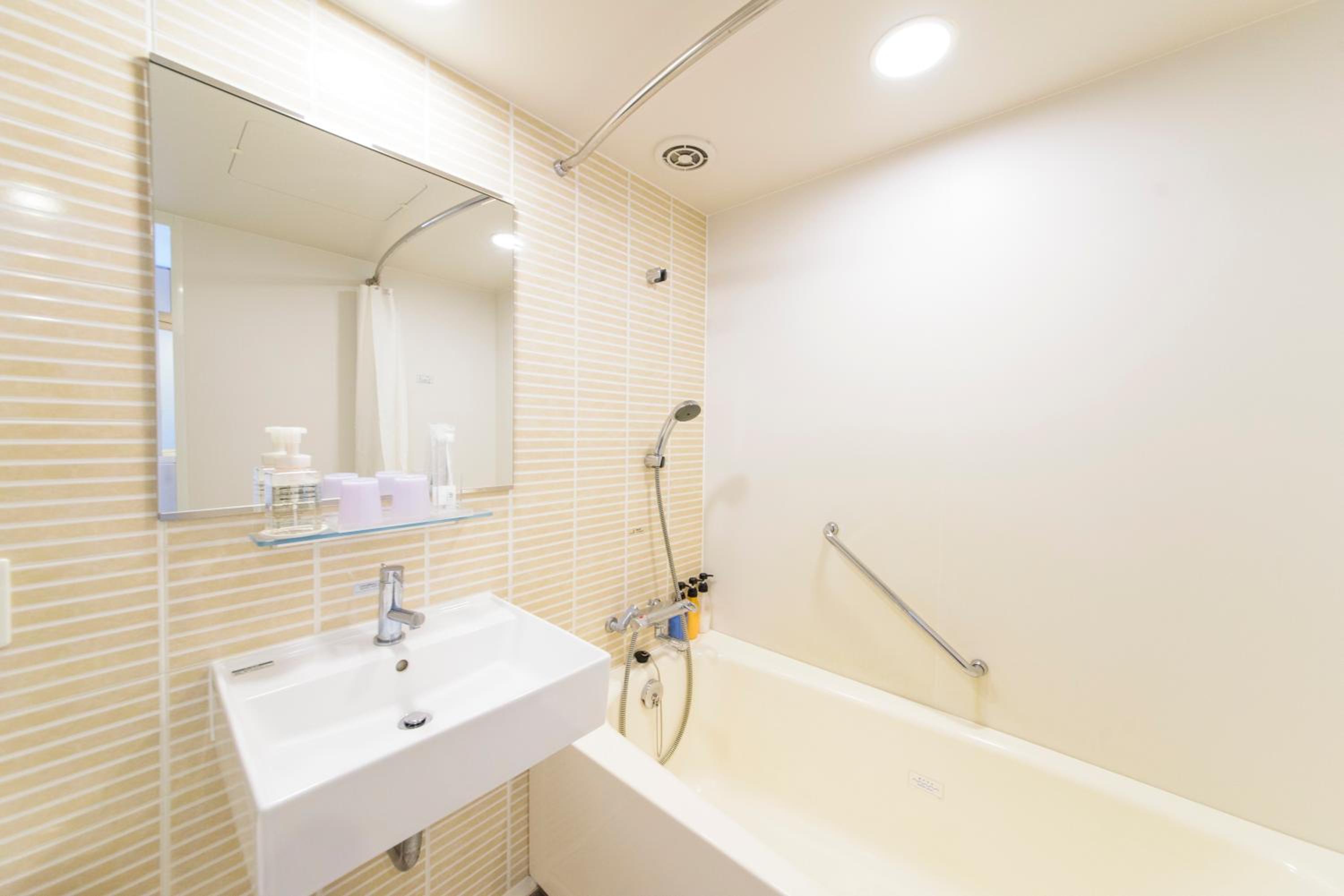 Twin Room - Non-Smoking - Photo 2