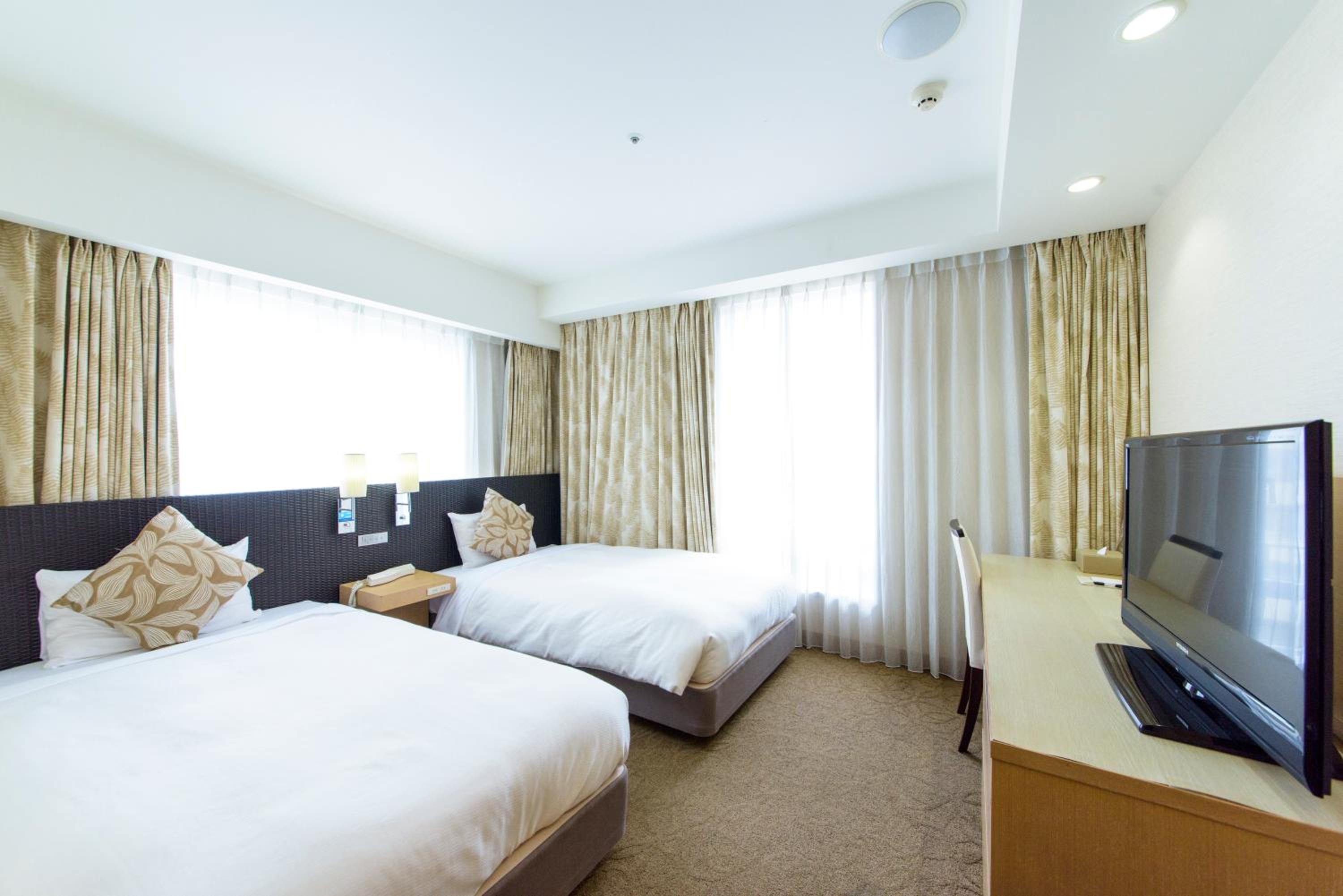 Twin Room - Non-Smoking - Photo 4