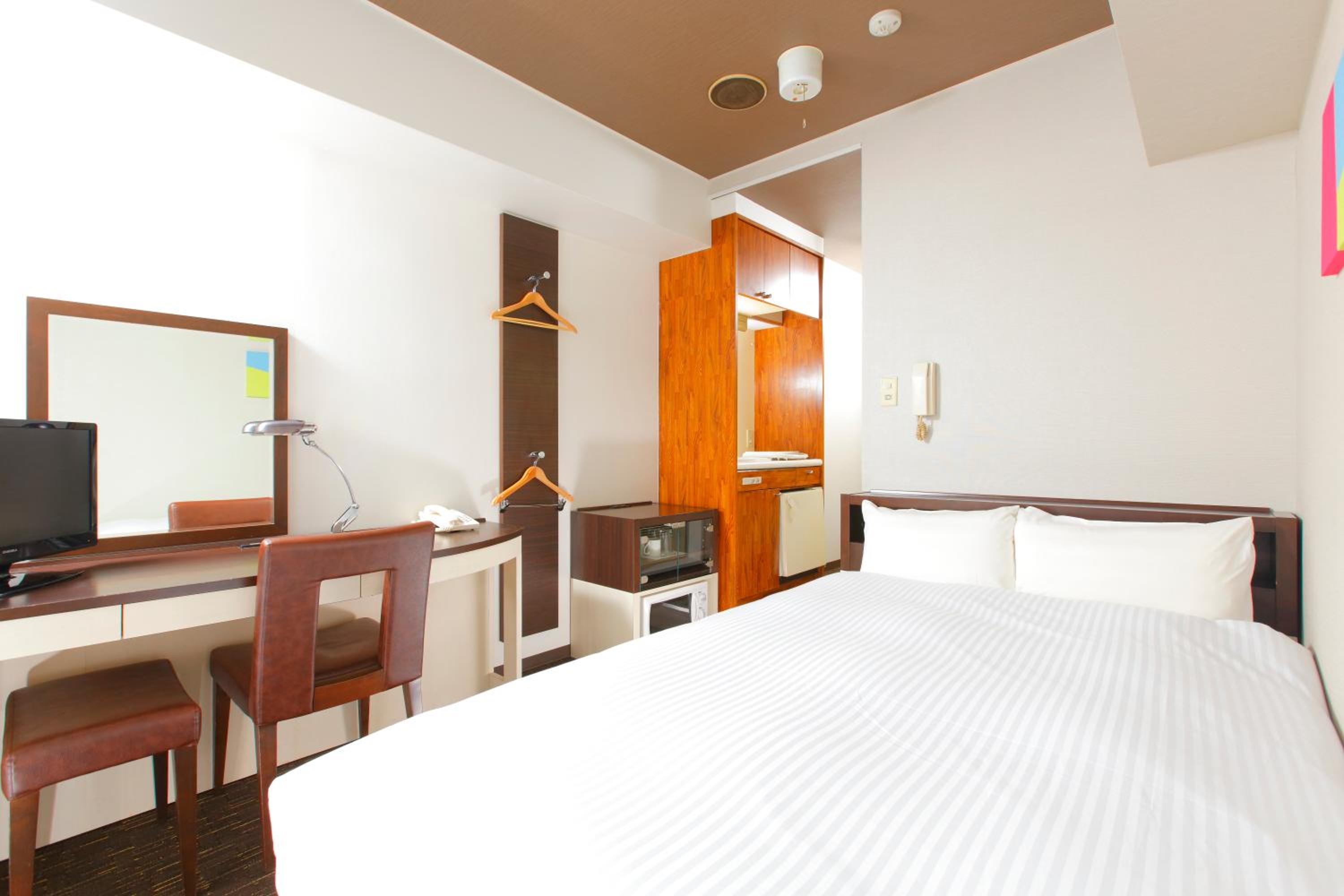 Double Room with Small Double Bed - Smoking - No Cleaning