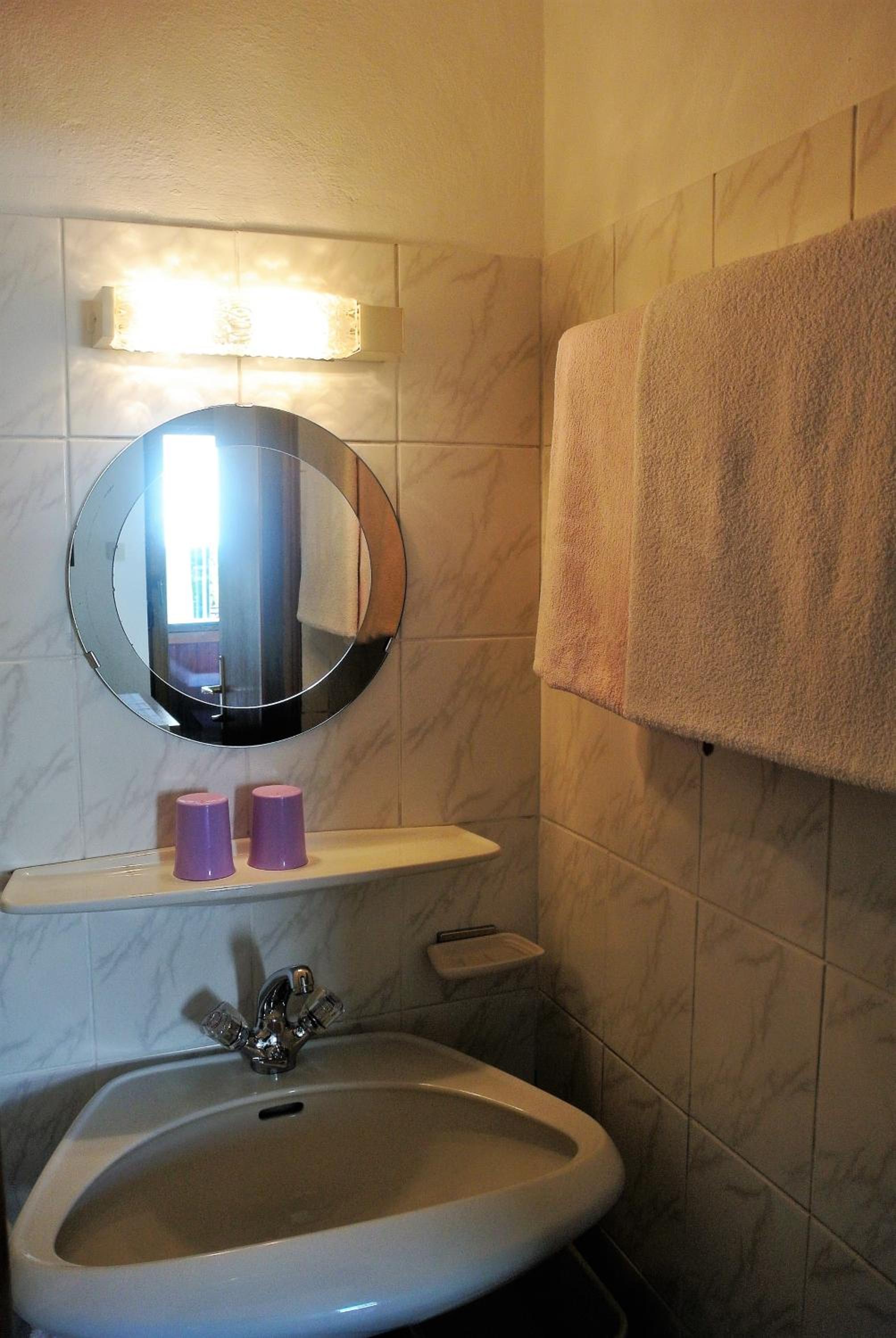 Double Room with Shared Toilet and Balcony photo 2