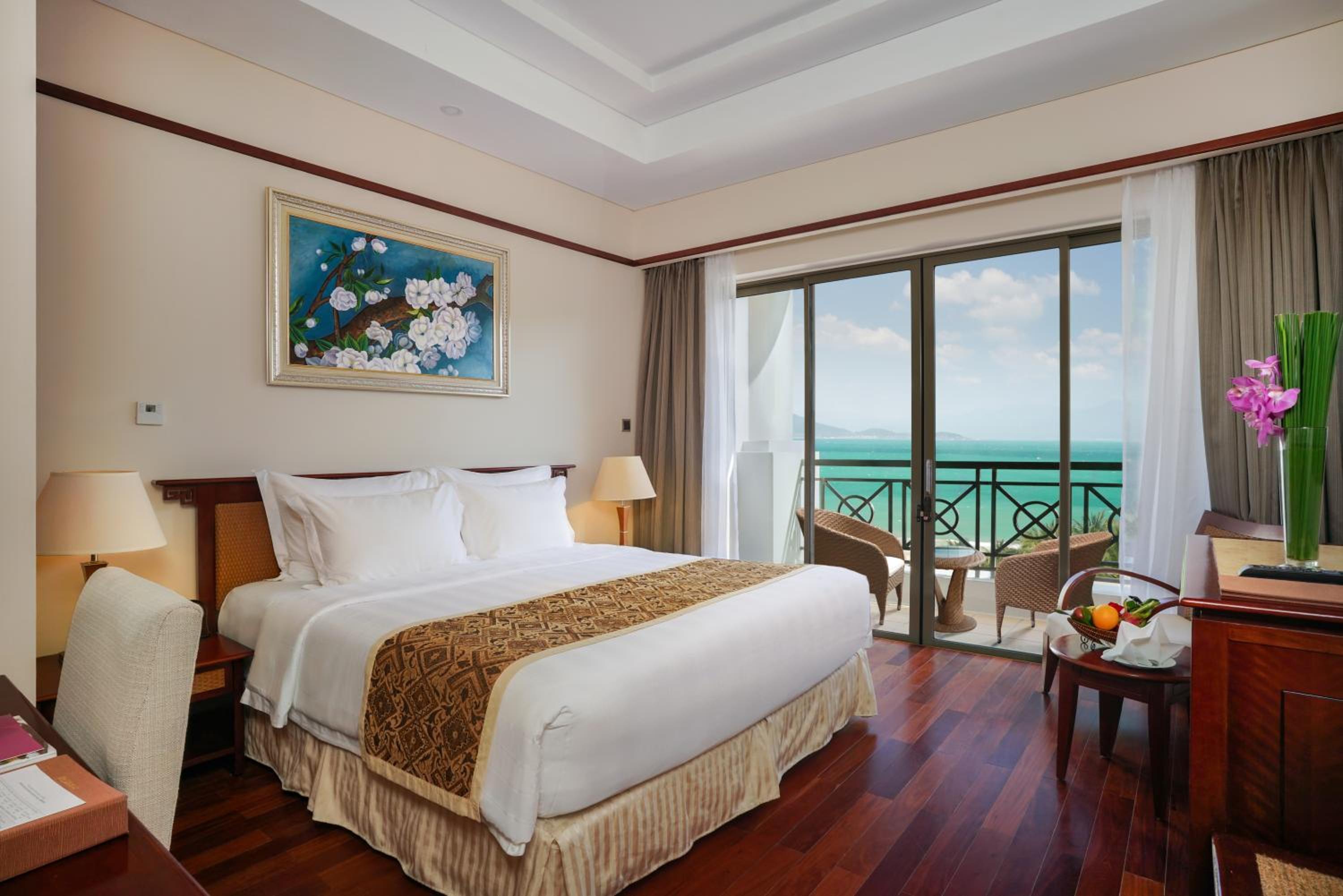 Deluxe Ocean View Queen Bed