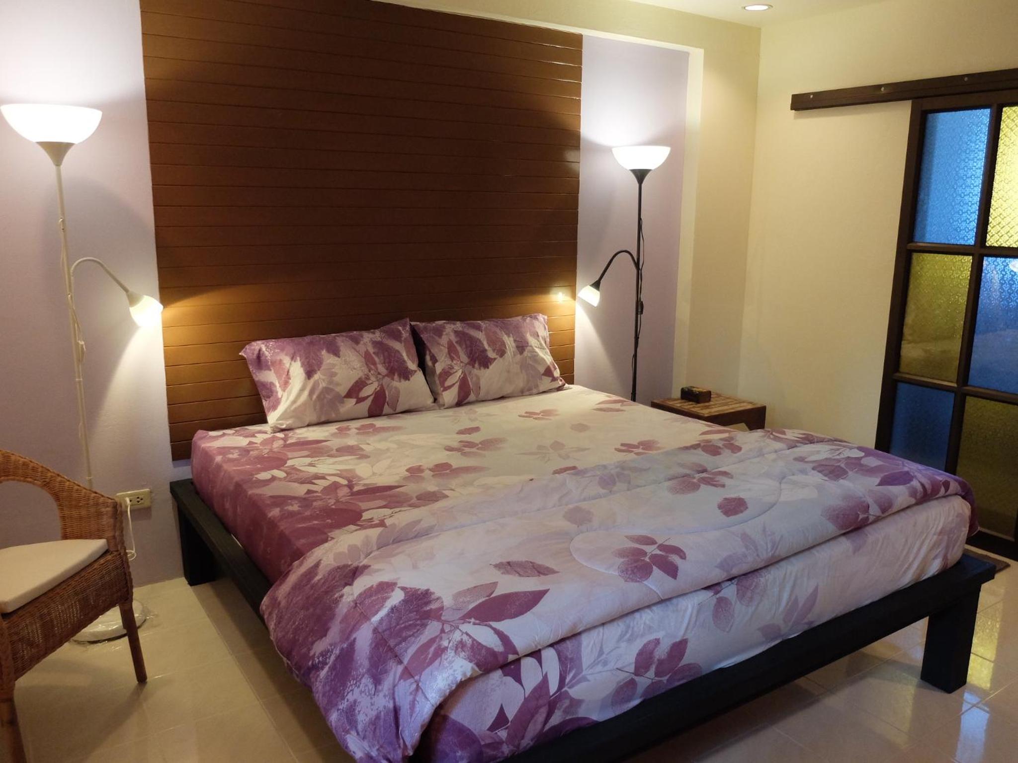 Standard King Room - Room Only - Photo 18