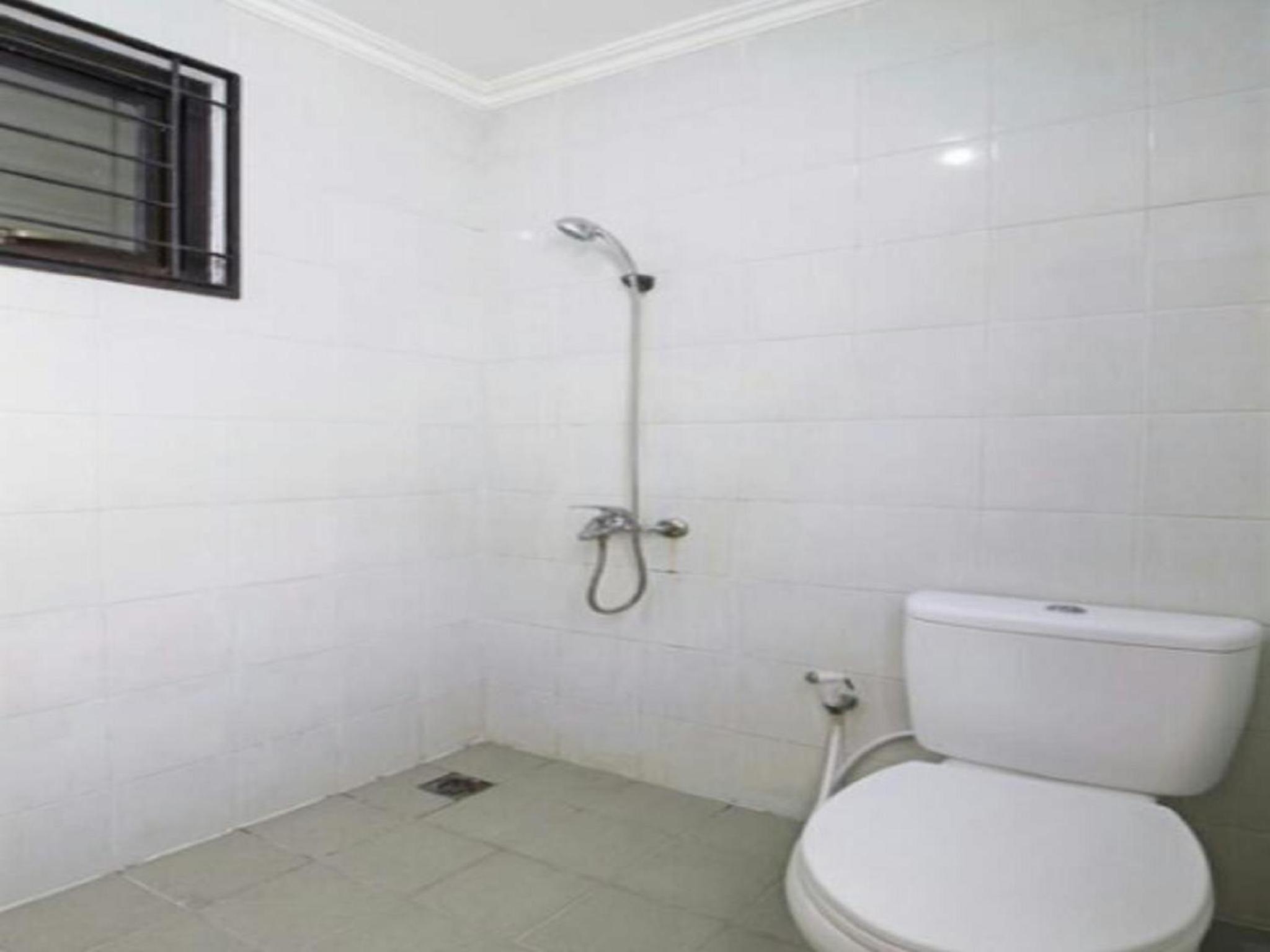 Budget Double Room - Photo 11