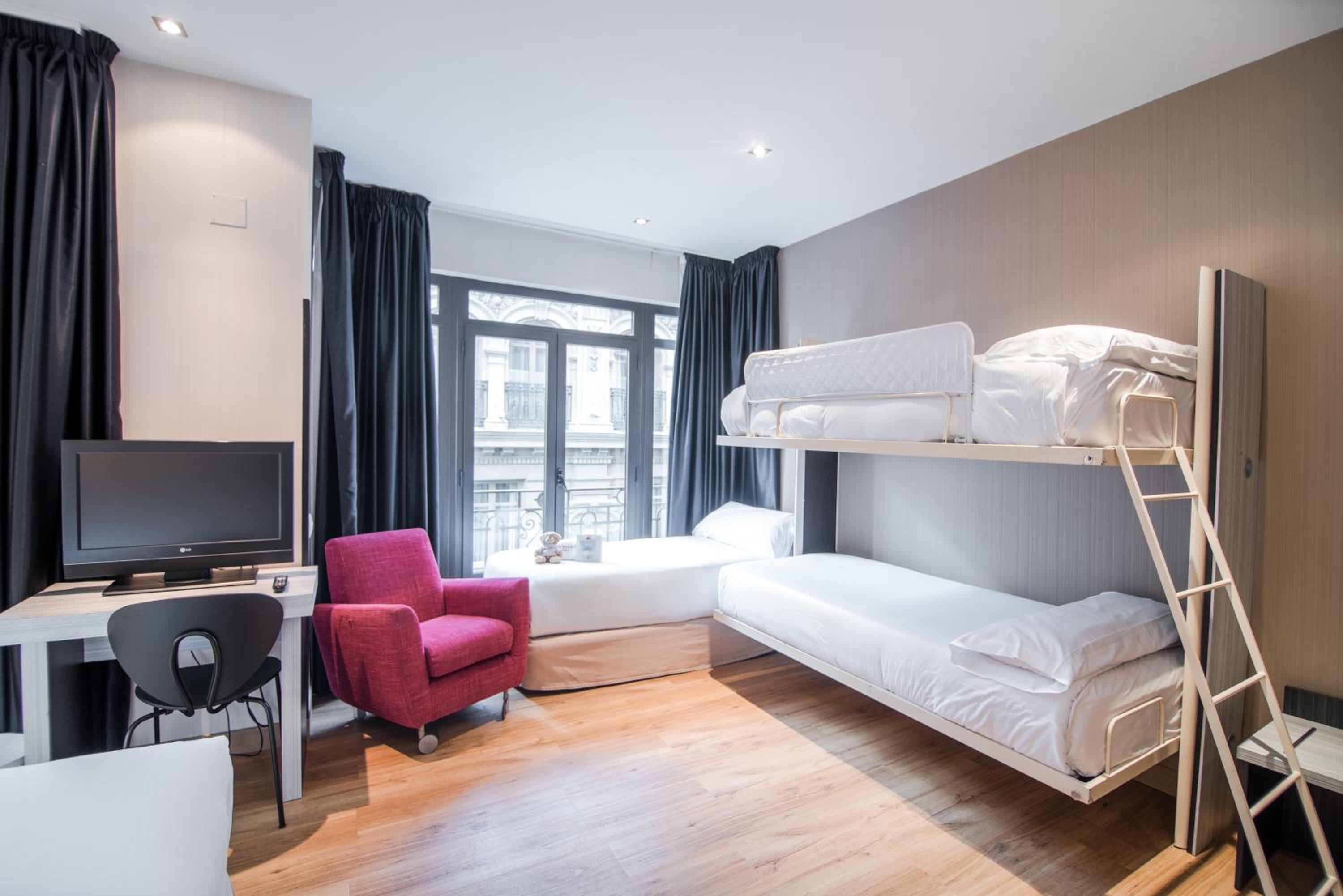 Quintuple Room (5 Adults) photo 2
