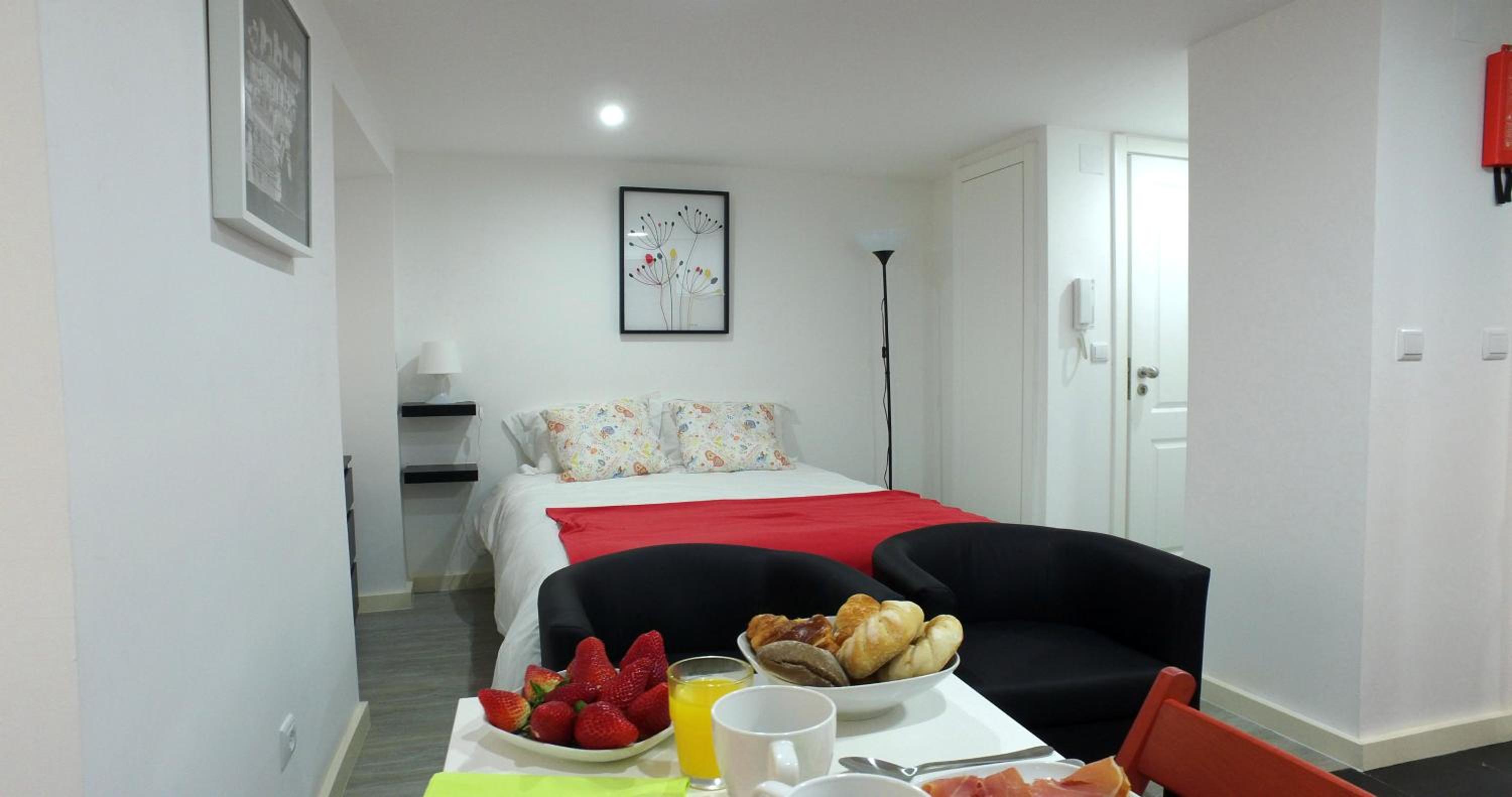 Studio Apartment photo 1