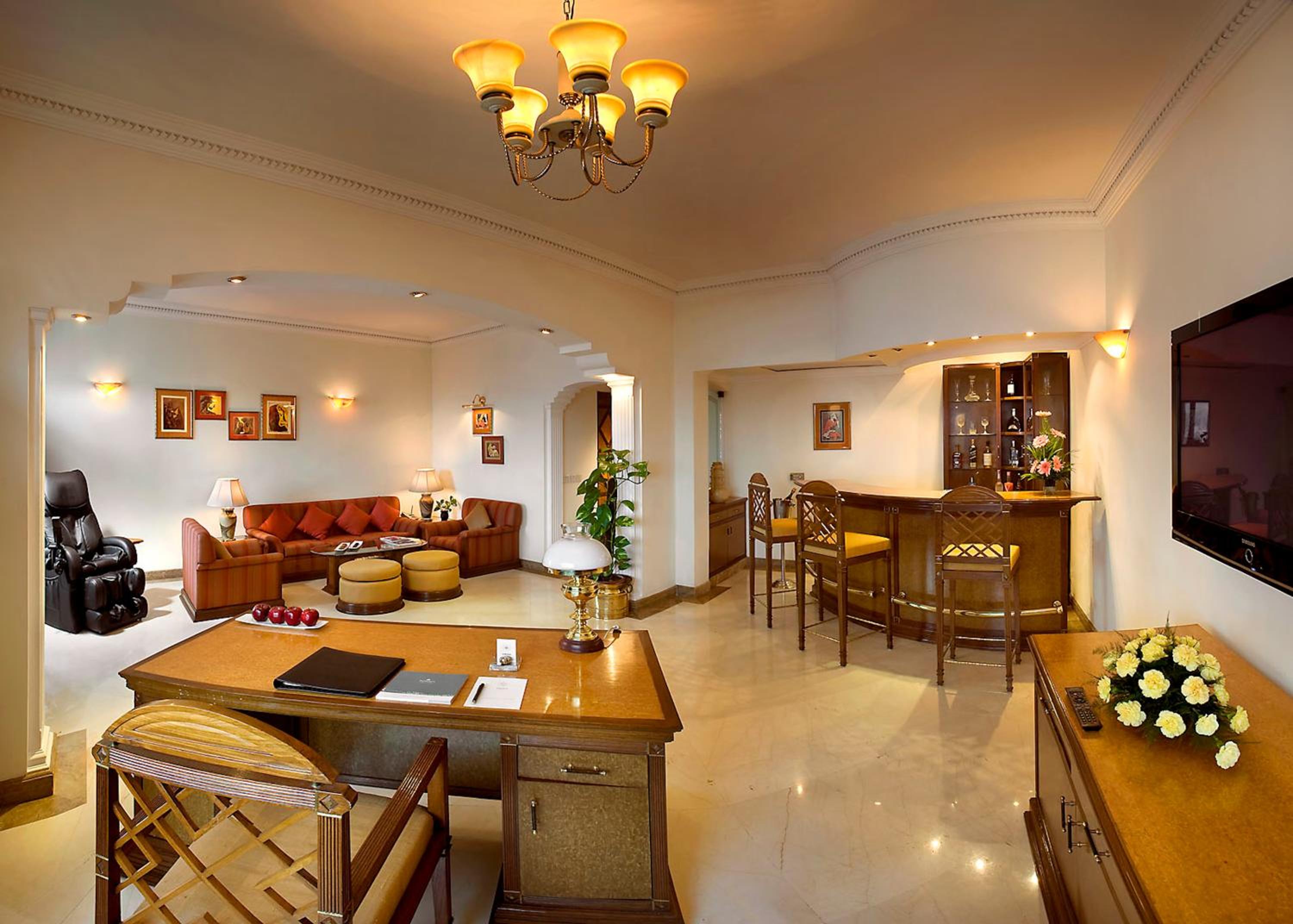 Luxury Suite with complimentary breakfast, 15% Discount on F&B ,3 pints of beer at Atrium Bar, Two way Airport Transfer - Photo 4