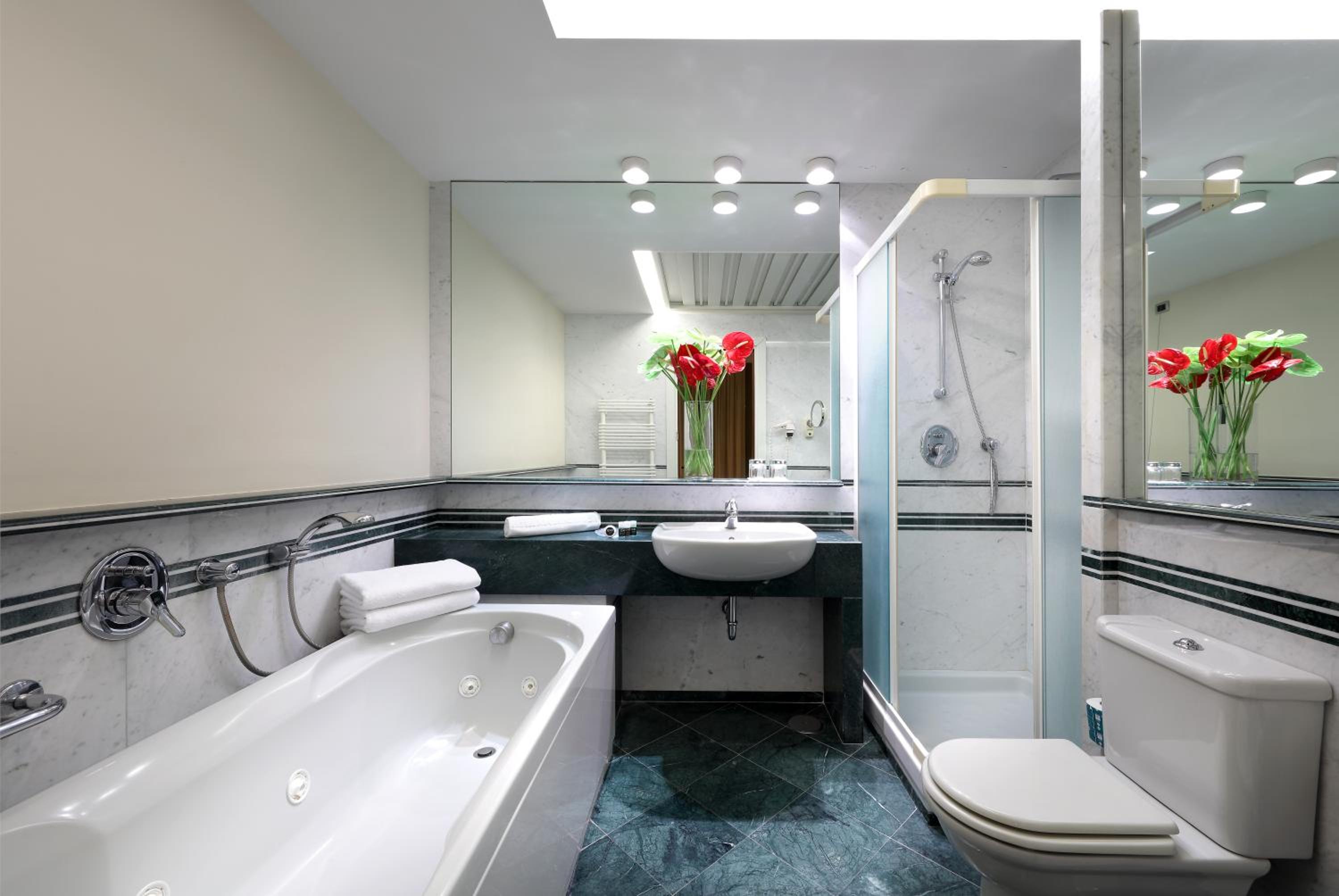 Triple Room thumbnail 5