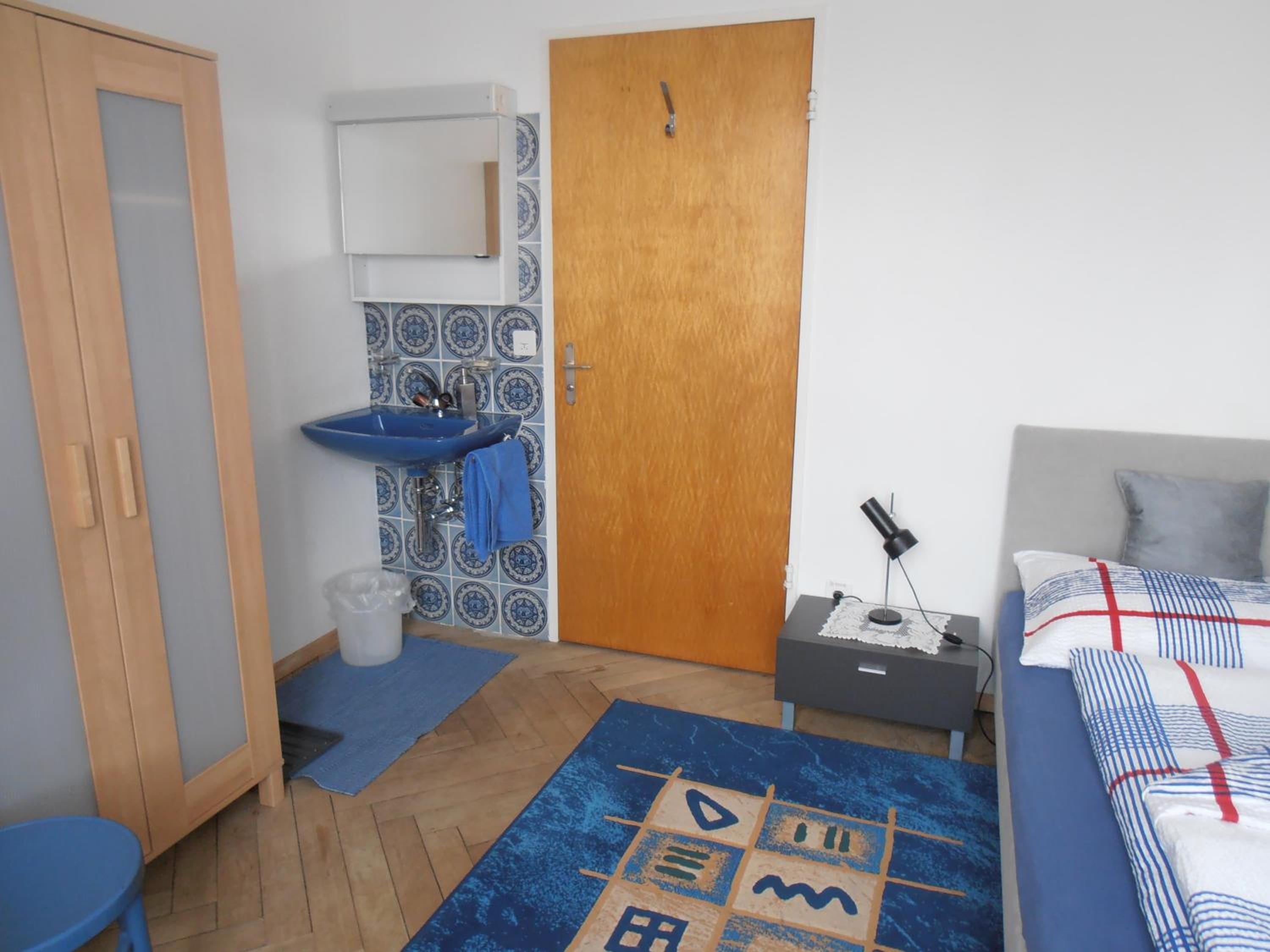 Single Room with Shared Bathroom photo 2