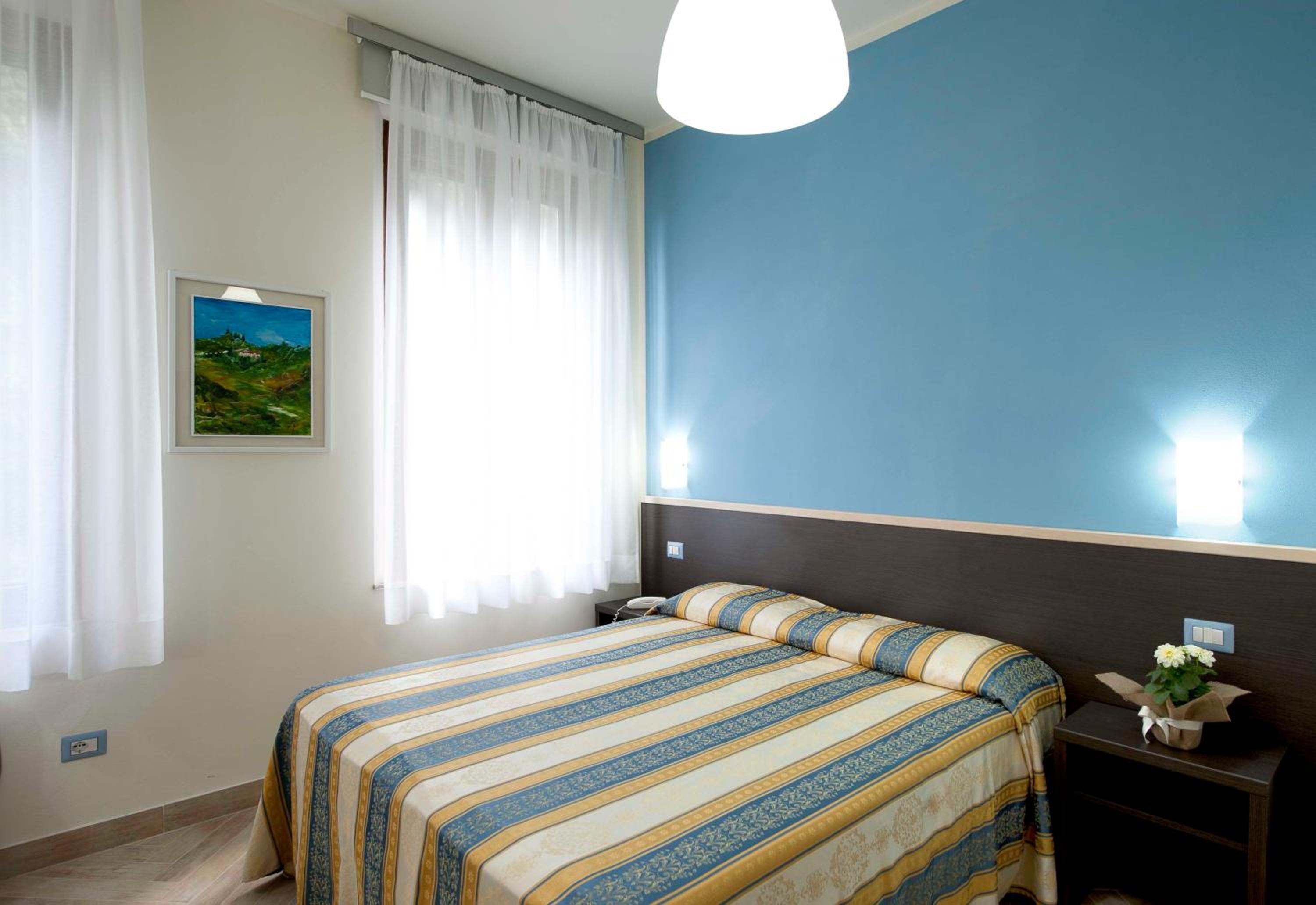 Double or Twin Room - Photo 6