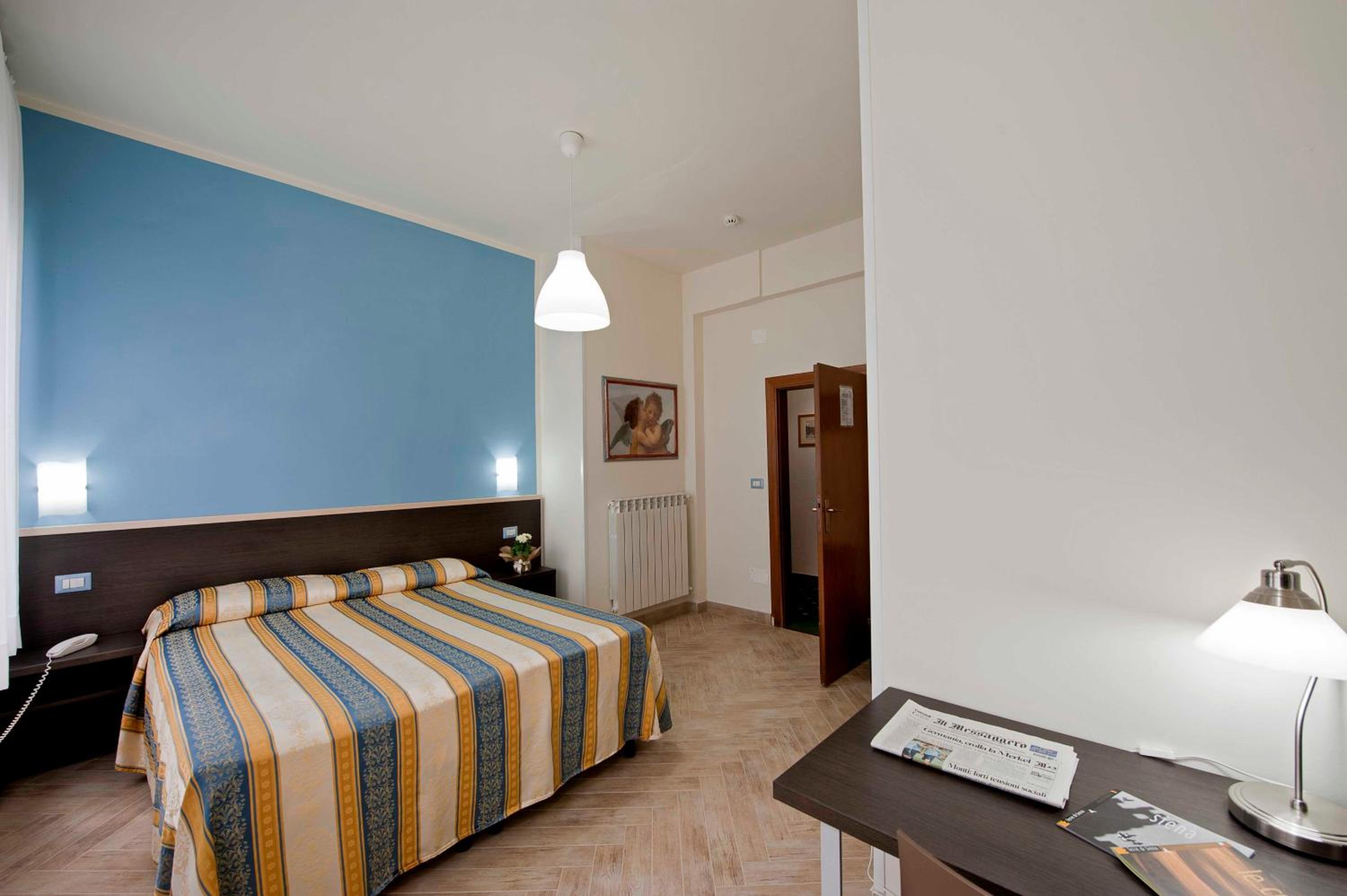 Double or Twin Room - Photo 4