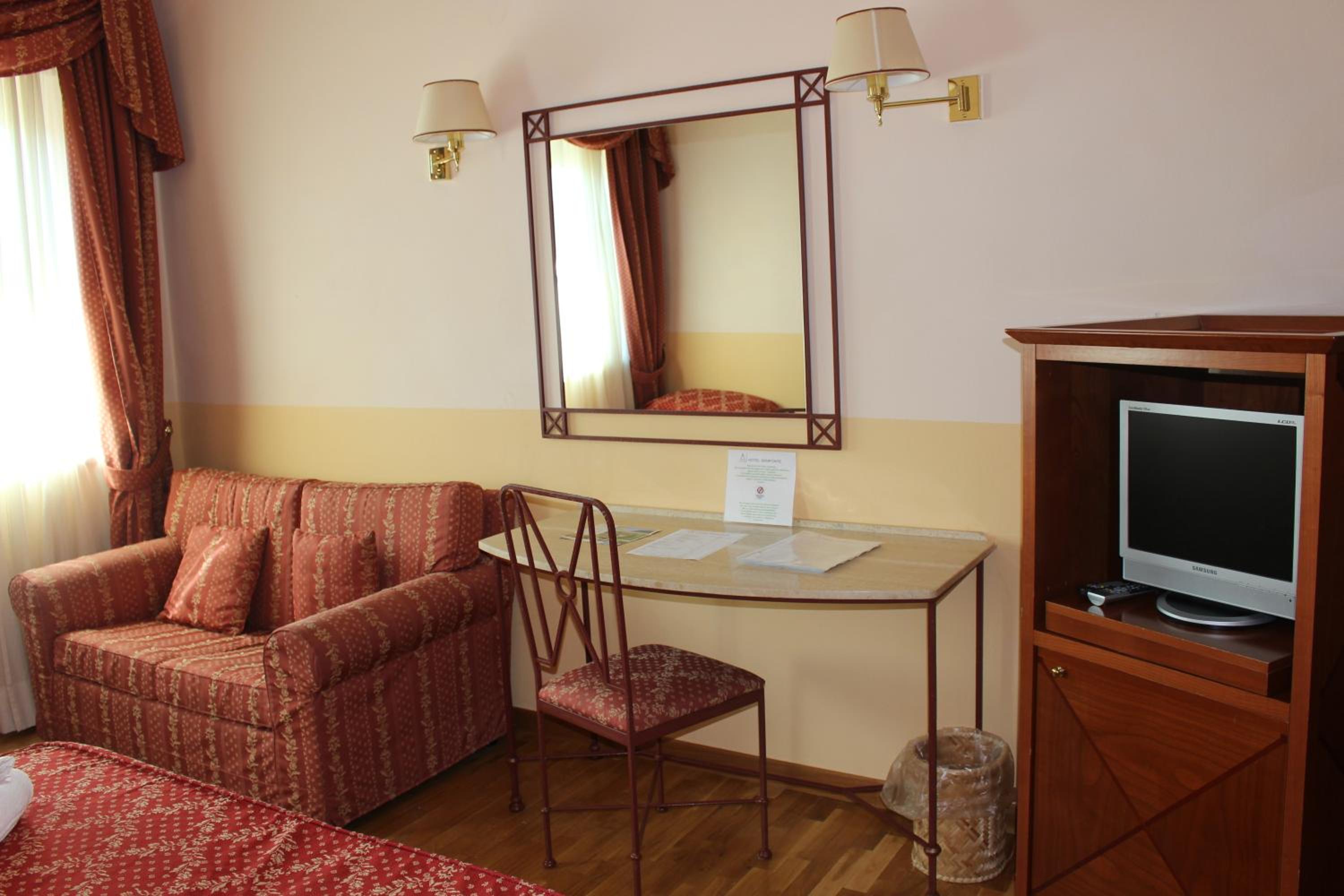 Triple Room