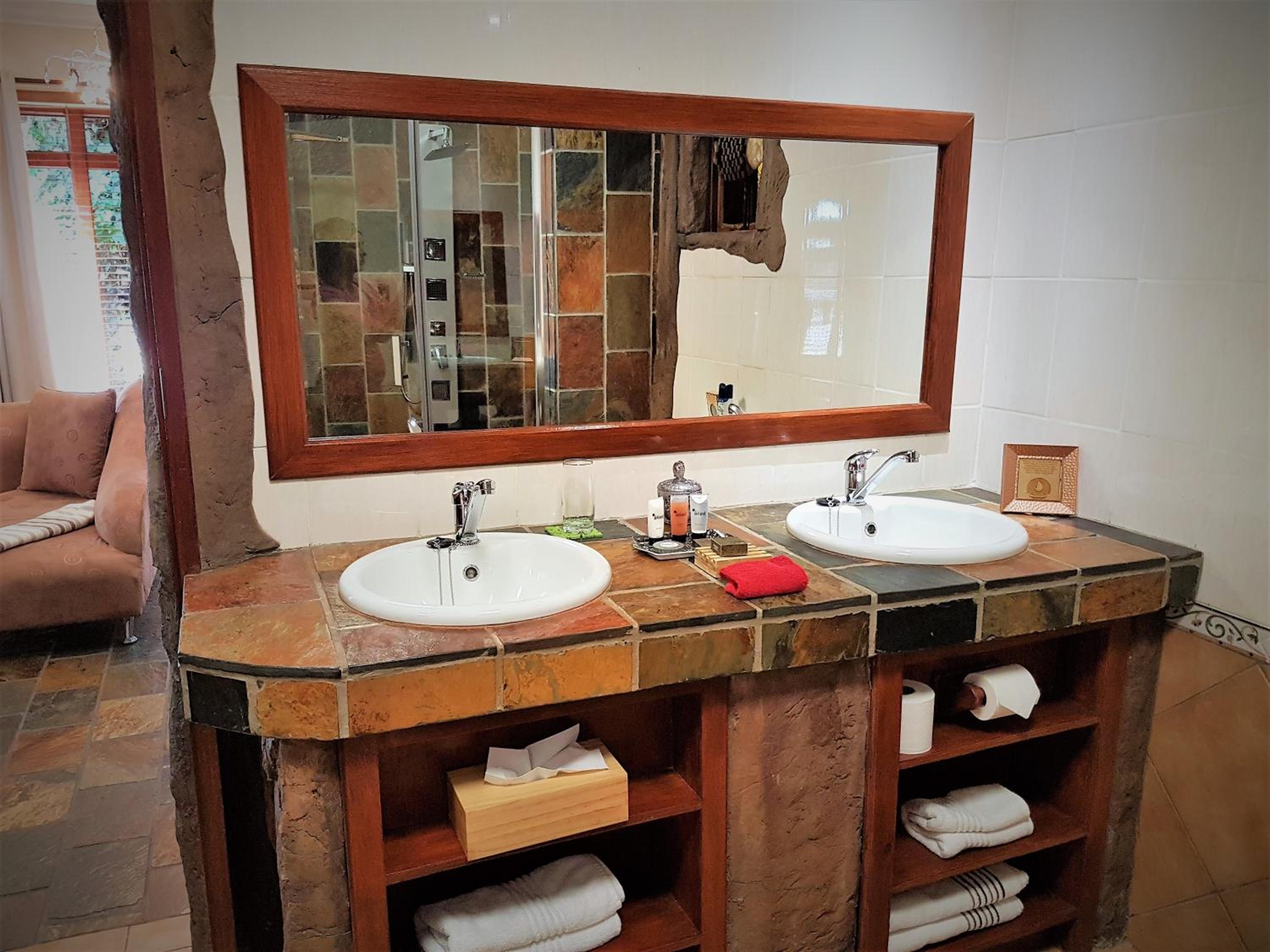 Deluxe Queen Suite - Photo 5