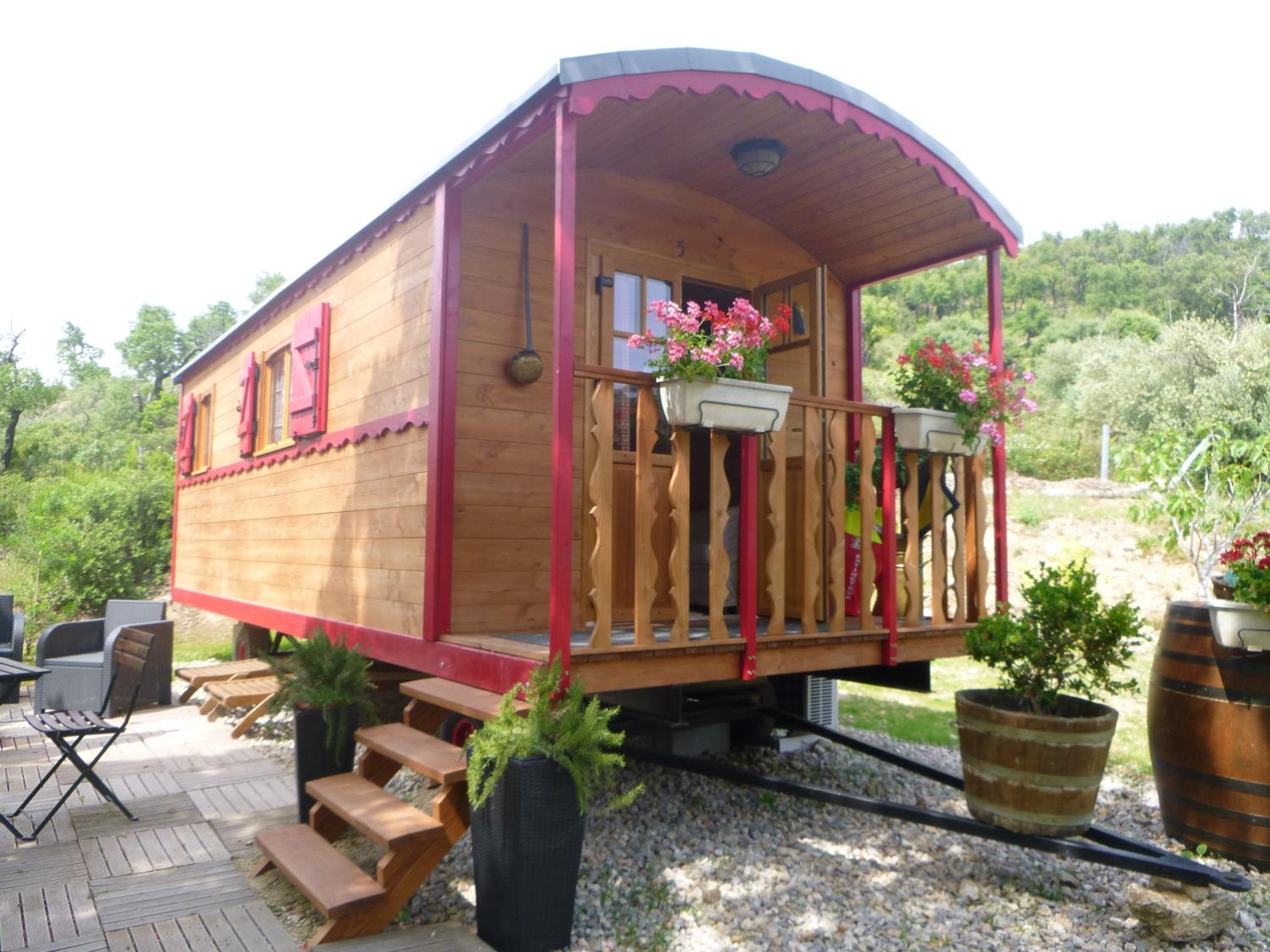 Wooden Caravan (2 Adults) photo 3
