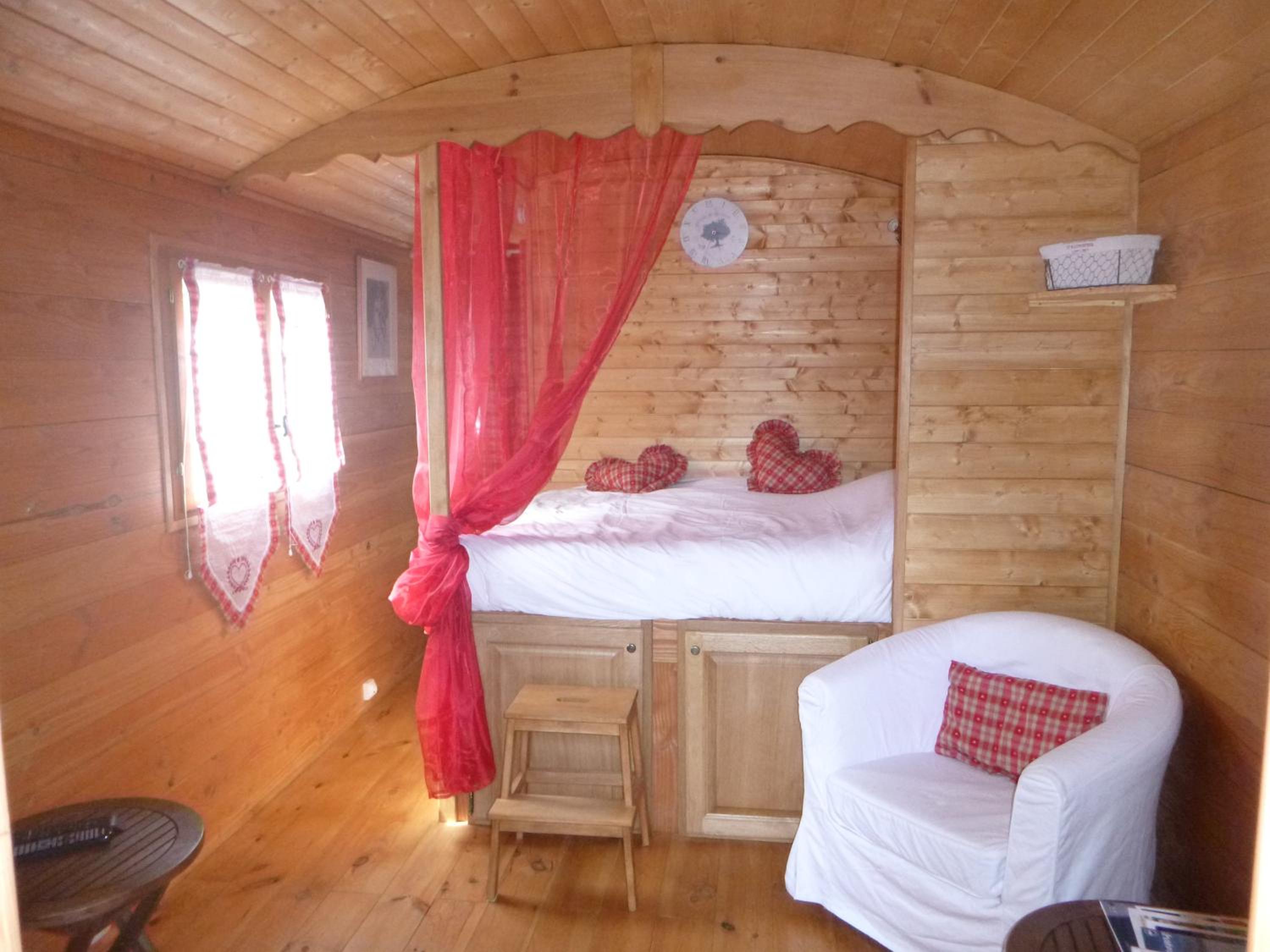 Wooden Caravan (2 Adults) photo 2