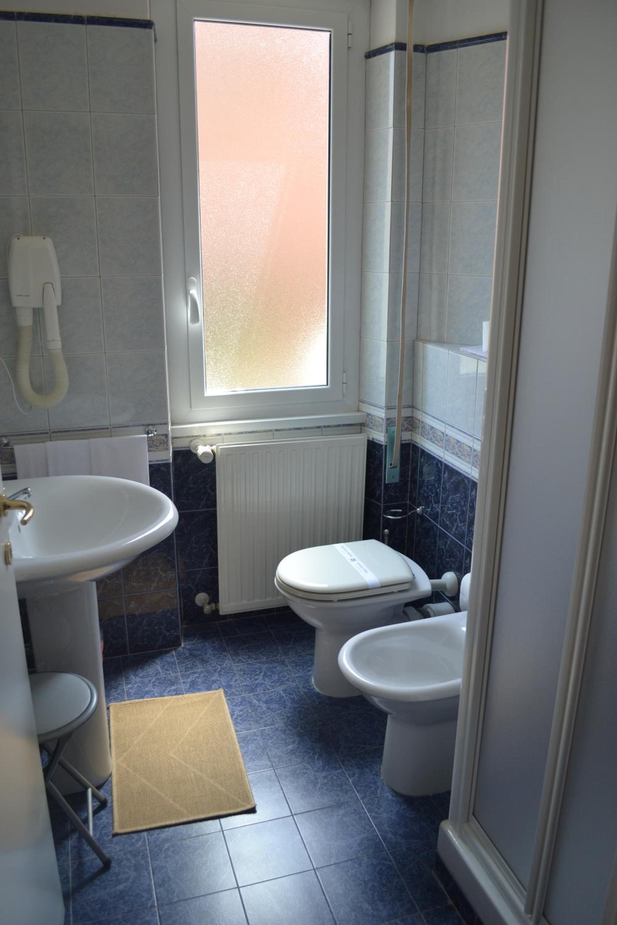 Double or Twin Room - Photo 13