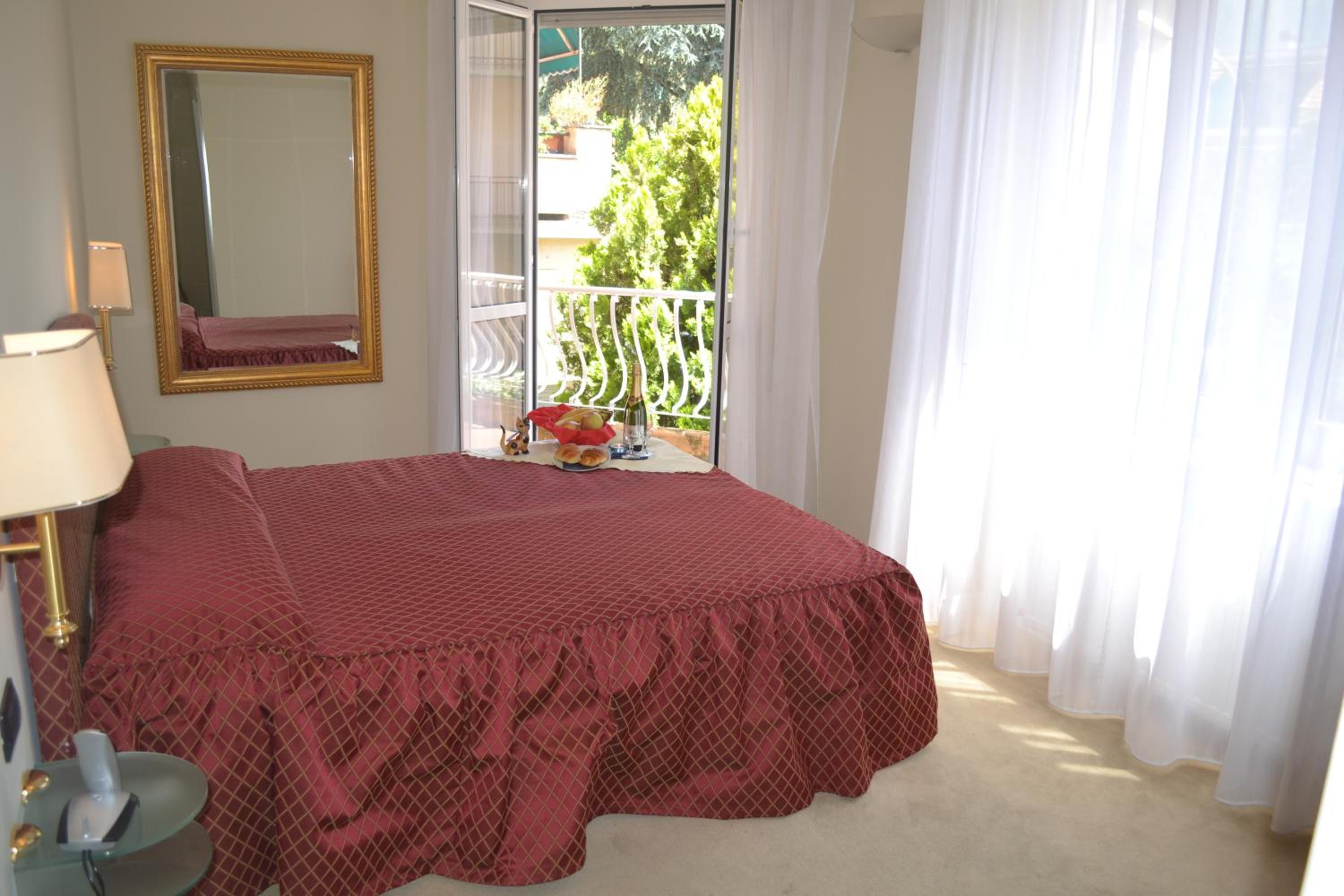 Double or Twin Room - Photo 7