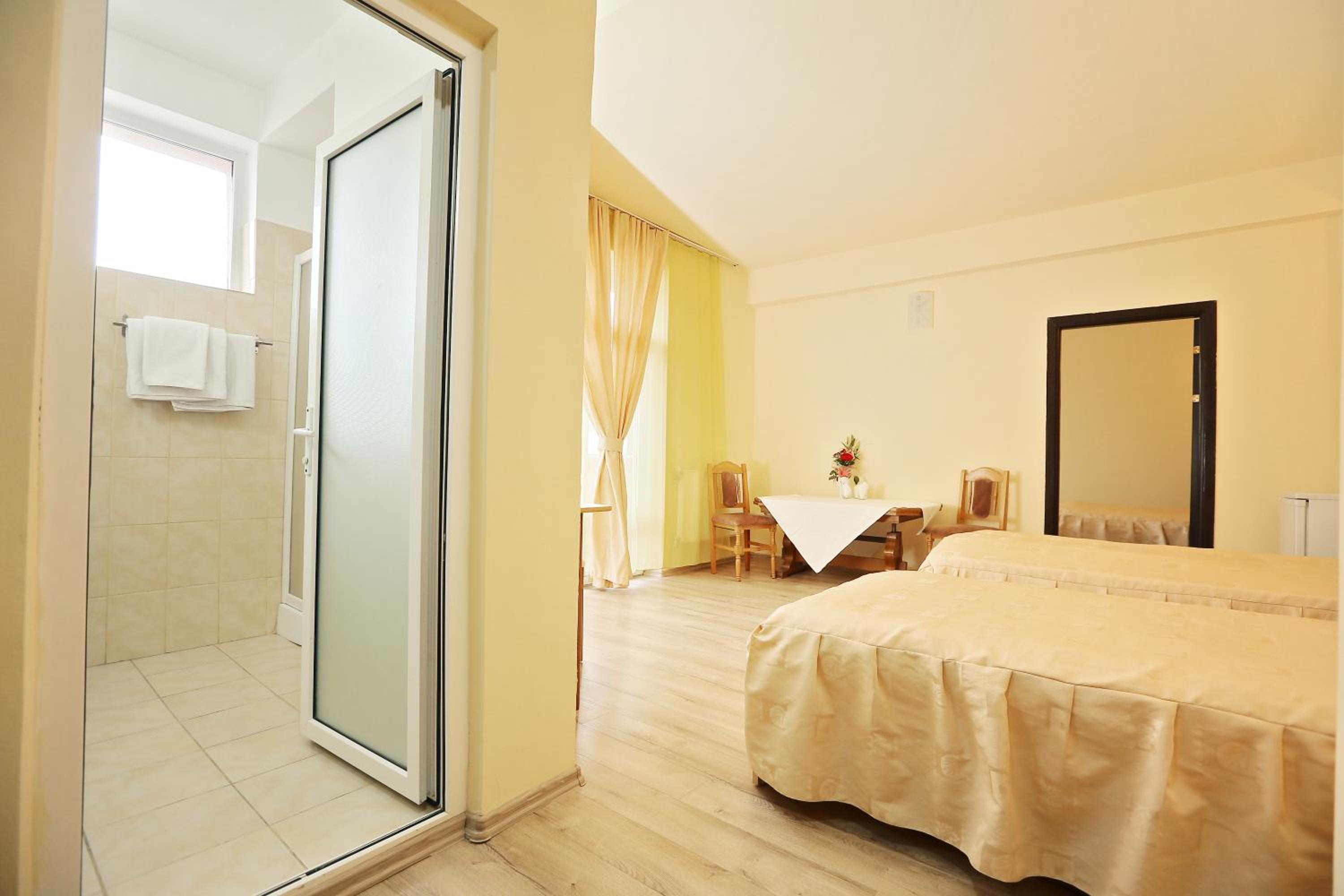 Triple Room - Photo 1