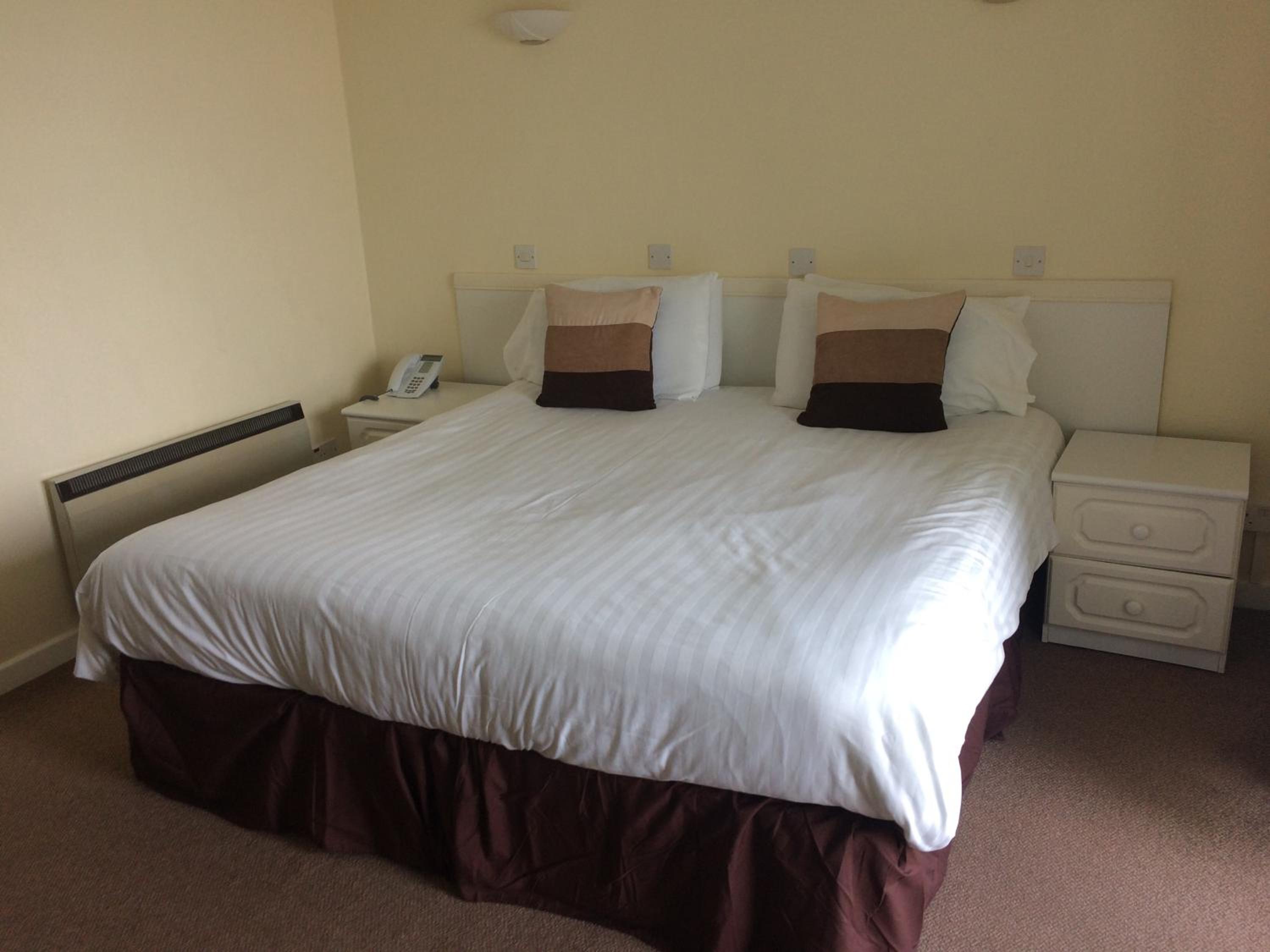 Two-Bedroom Apartment with Balcony - Photo 2