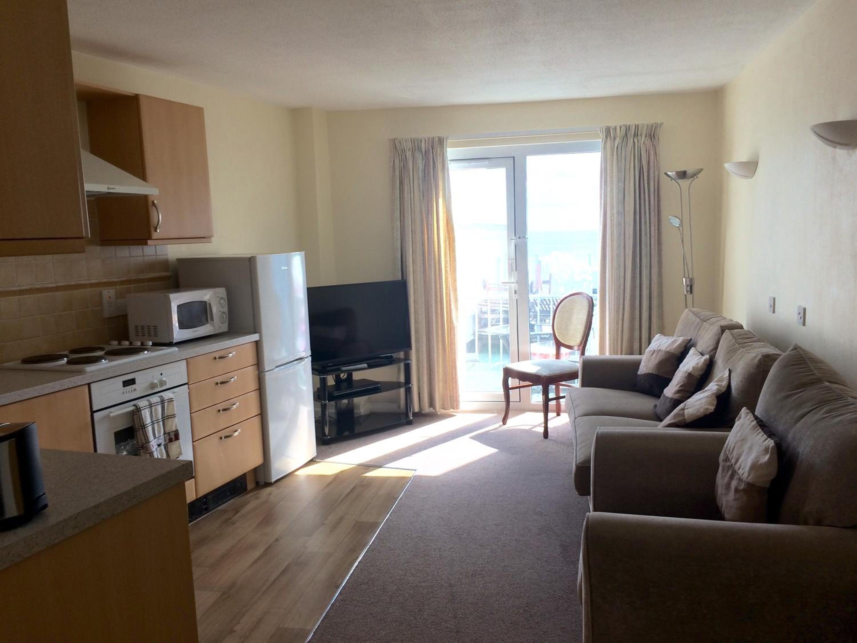 Two-Bedroom Apartment with Balcony - Photo 3