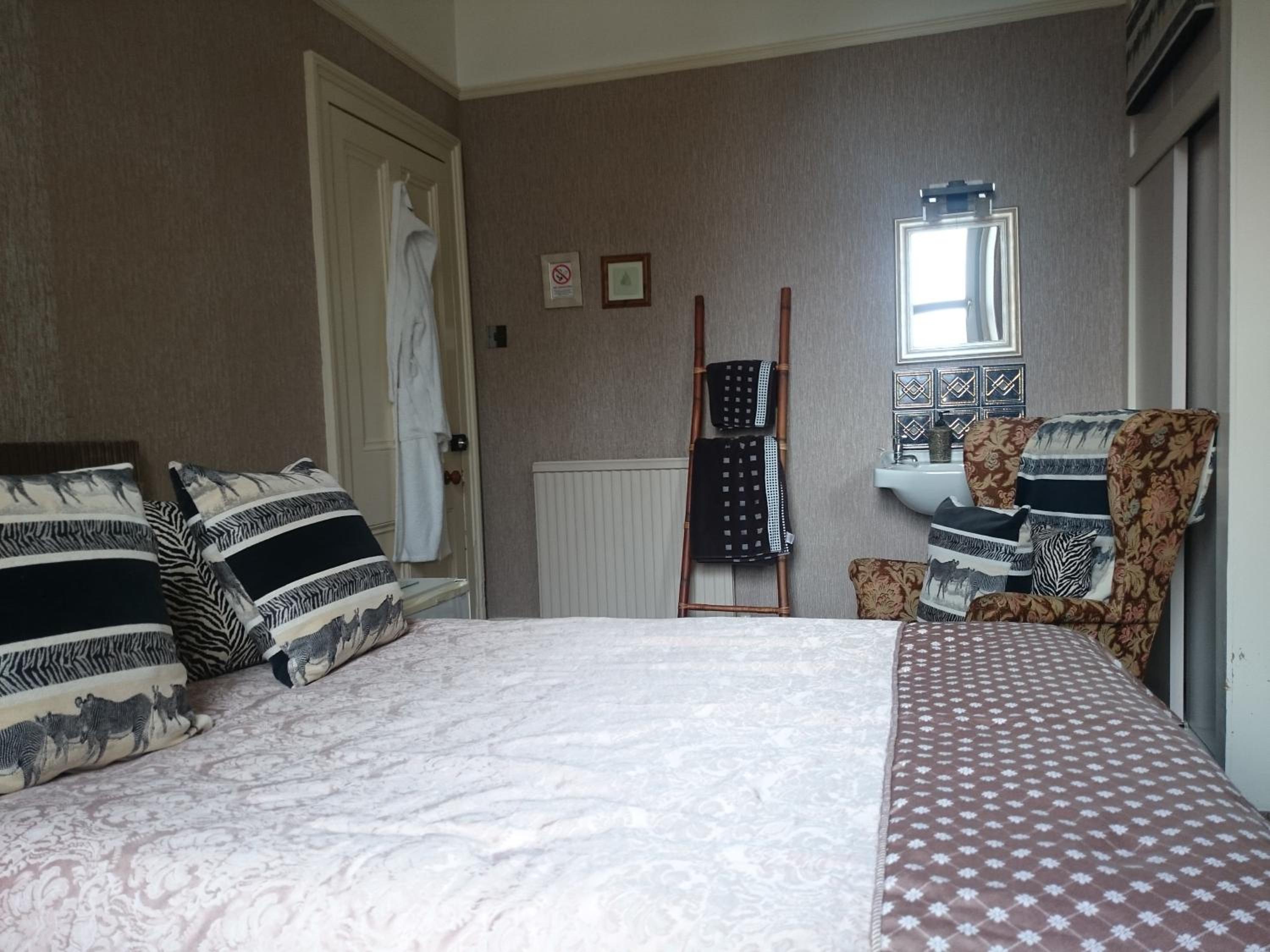 Budget Double Room photo 2