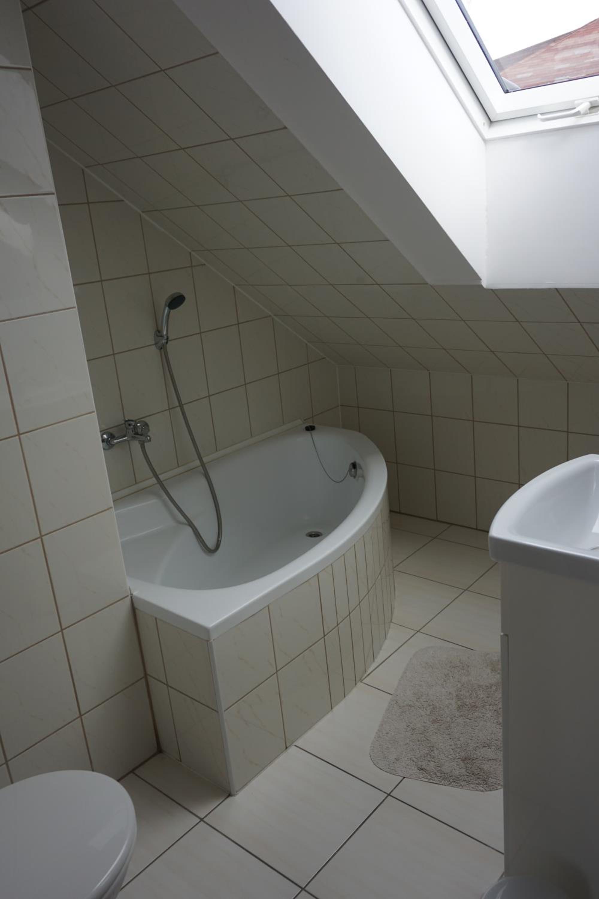 Economy Quadruple Room - Photo 7