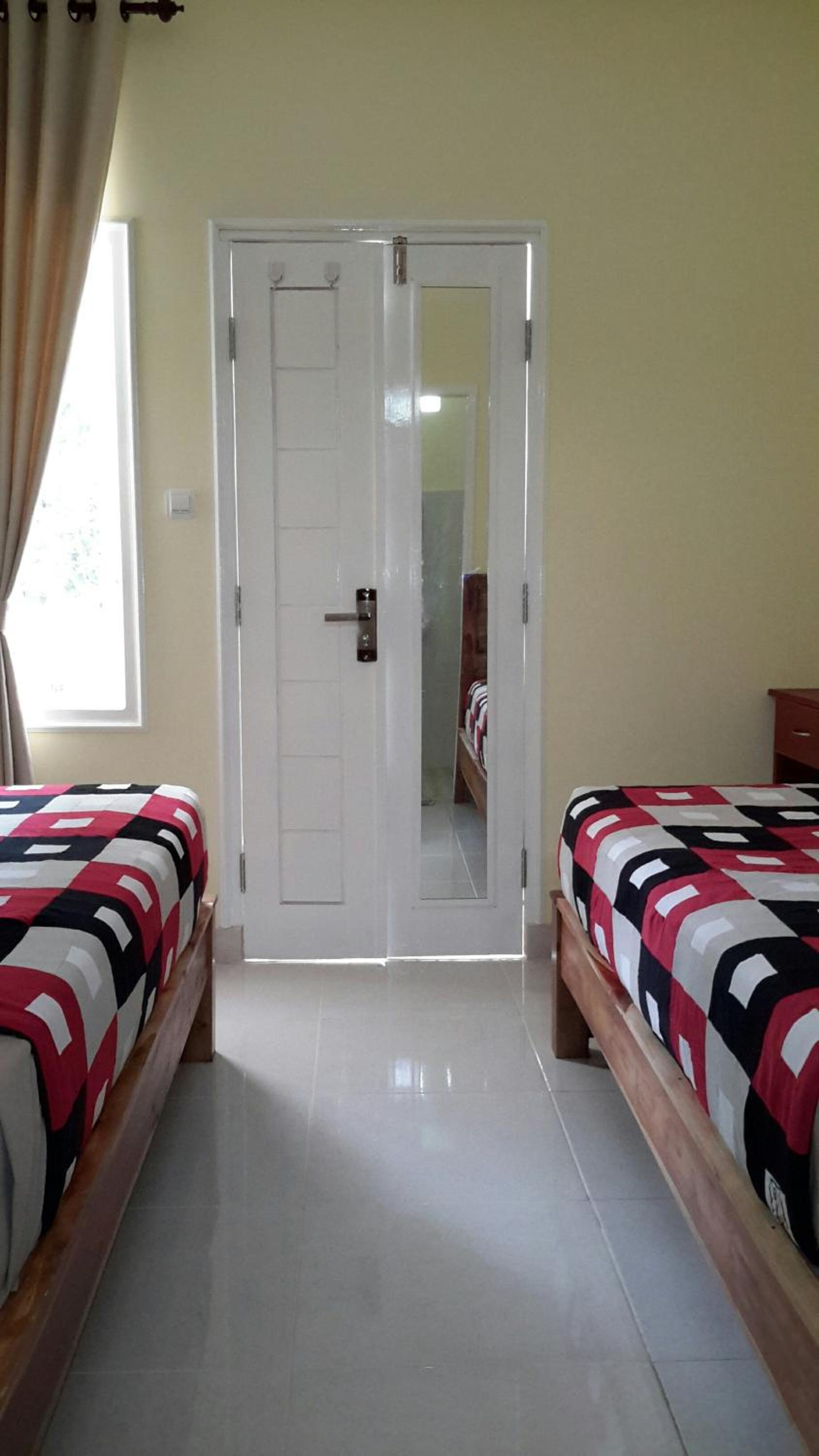 Standard Twin Room - Photo 2