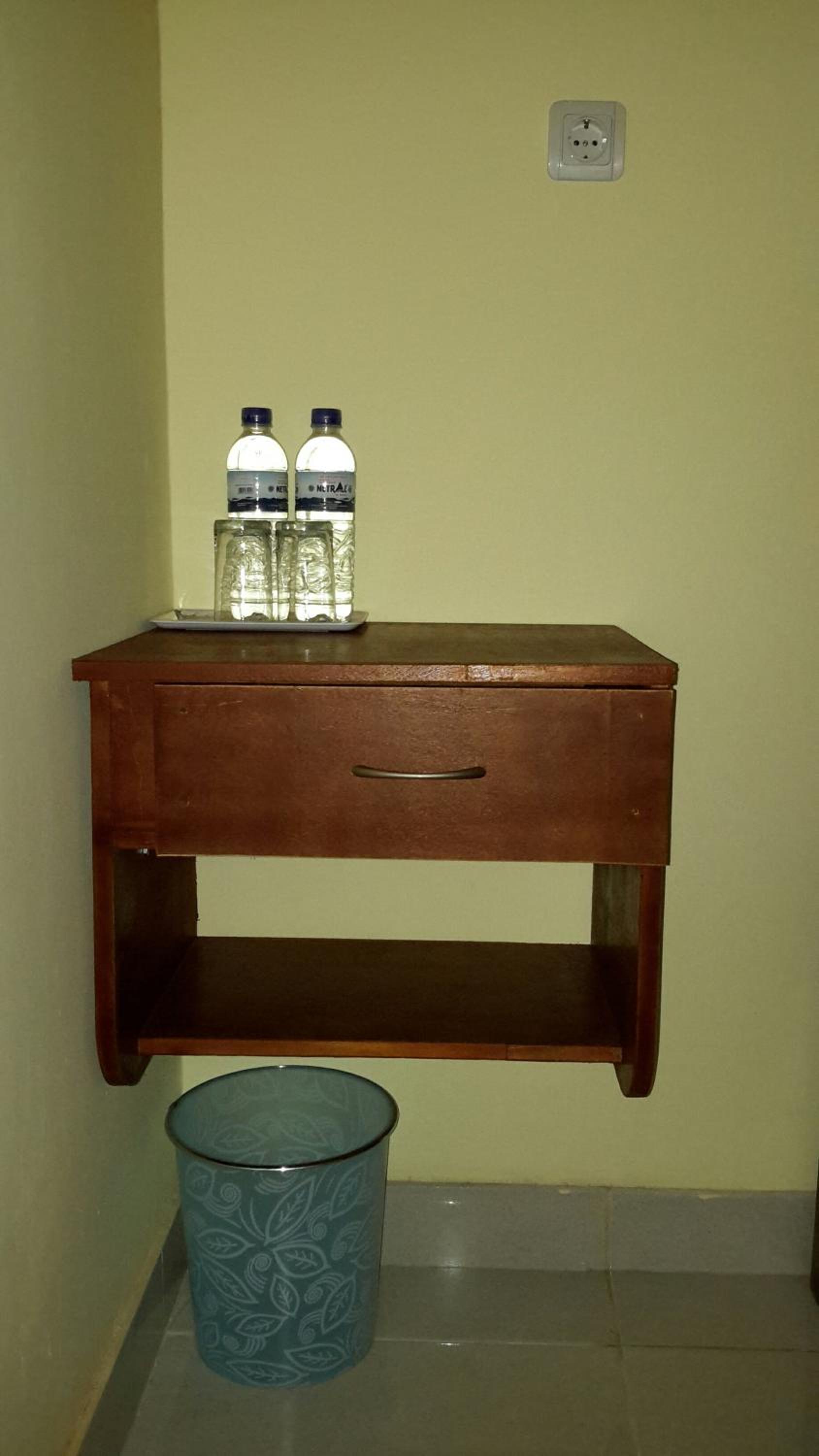 Standard Twin Room - Photo 3