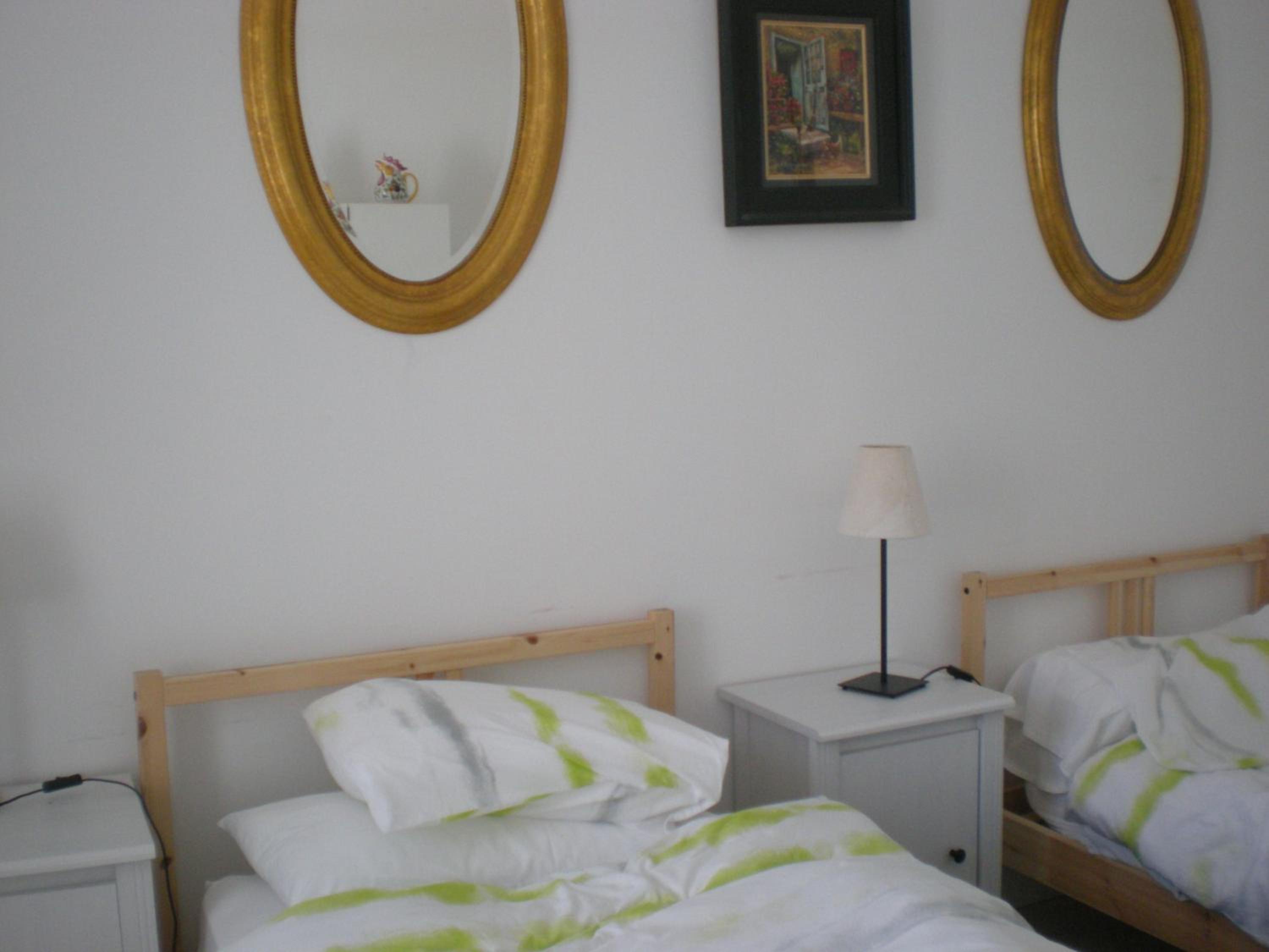 Twin Room with Bathroom - Photo 2