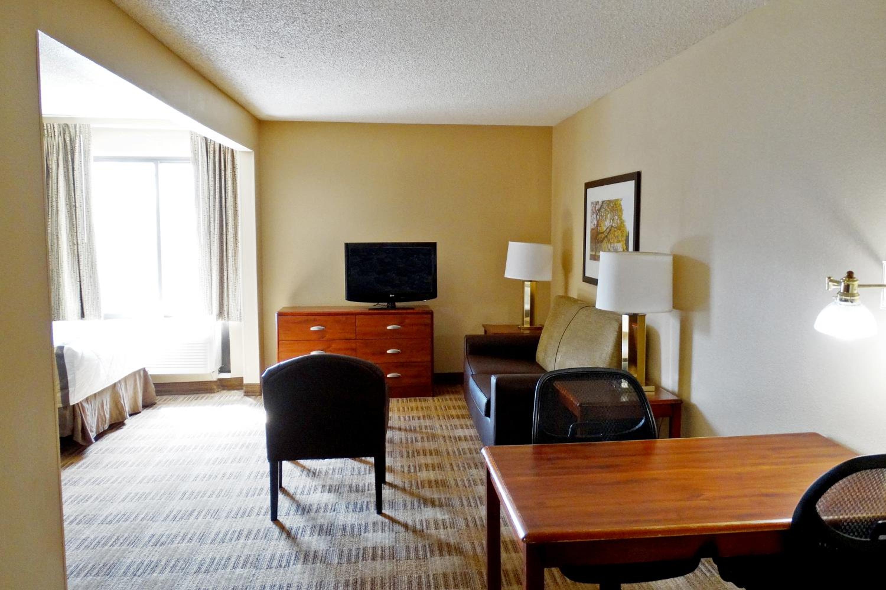 Studio with 2 Queen Beds - Non-Smoking - Photo 3