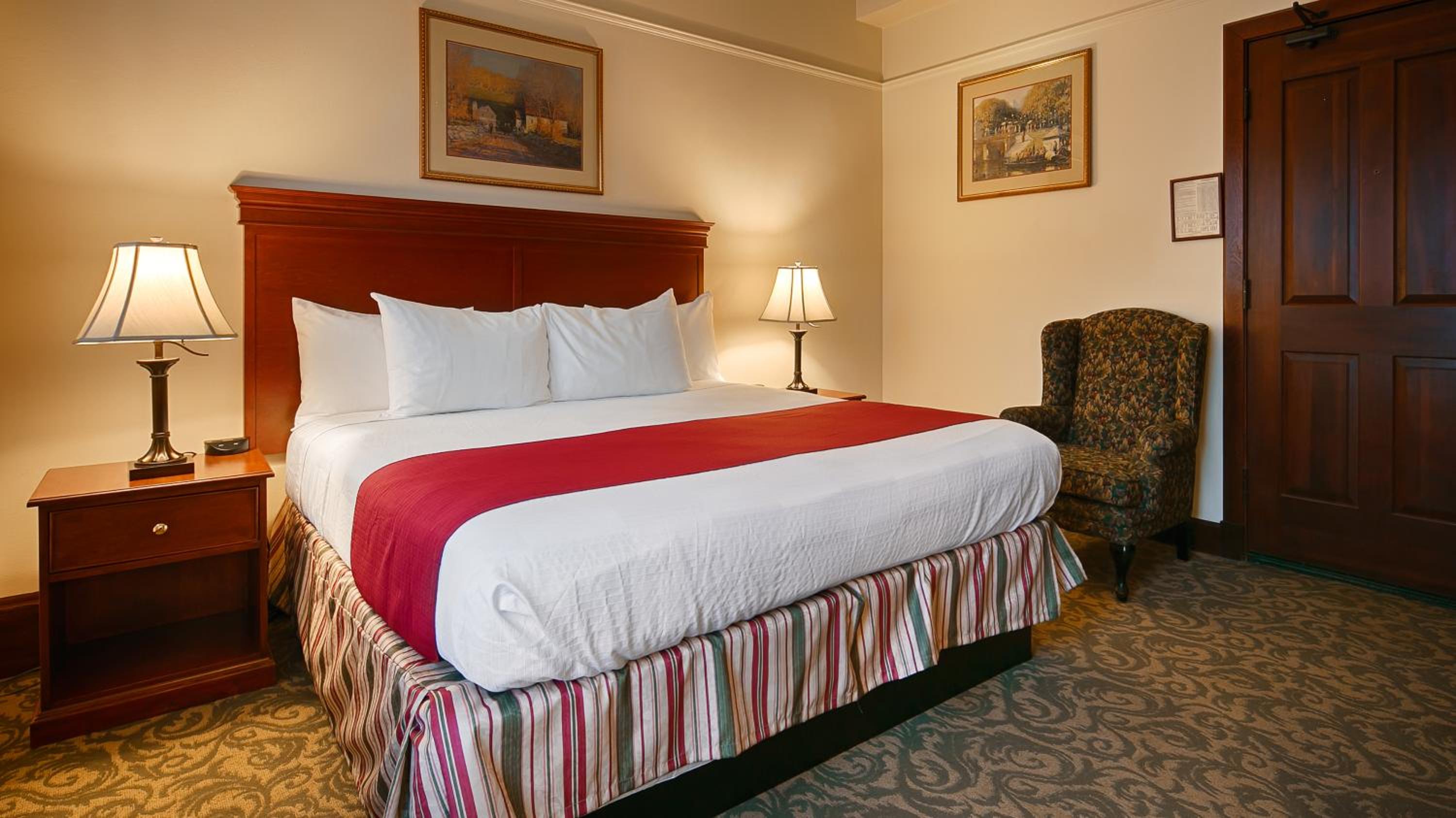 King Room - Non-Smoking - Photo 6