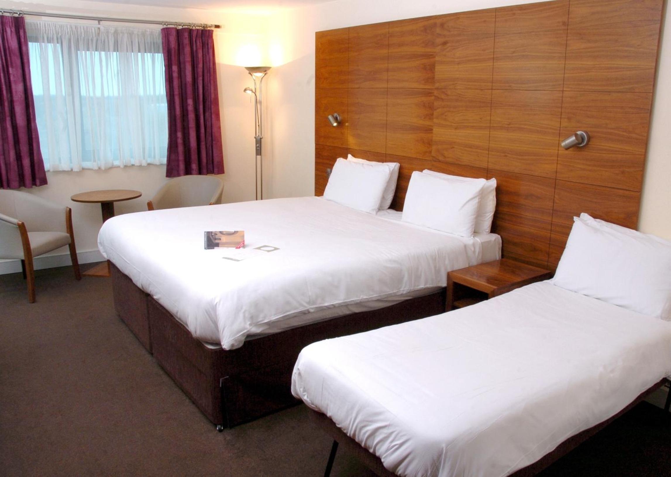 Family Room (2 Adults + 2 Children) with Free Hot Breakfast - Photo 3