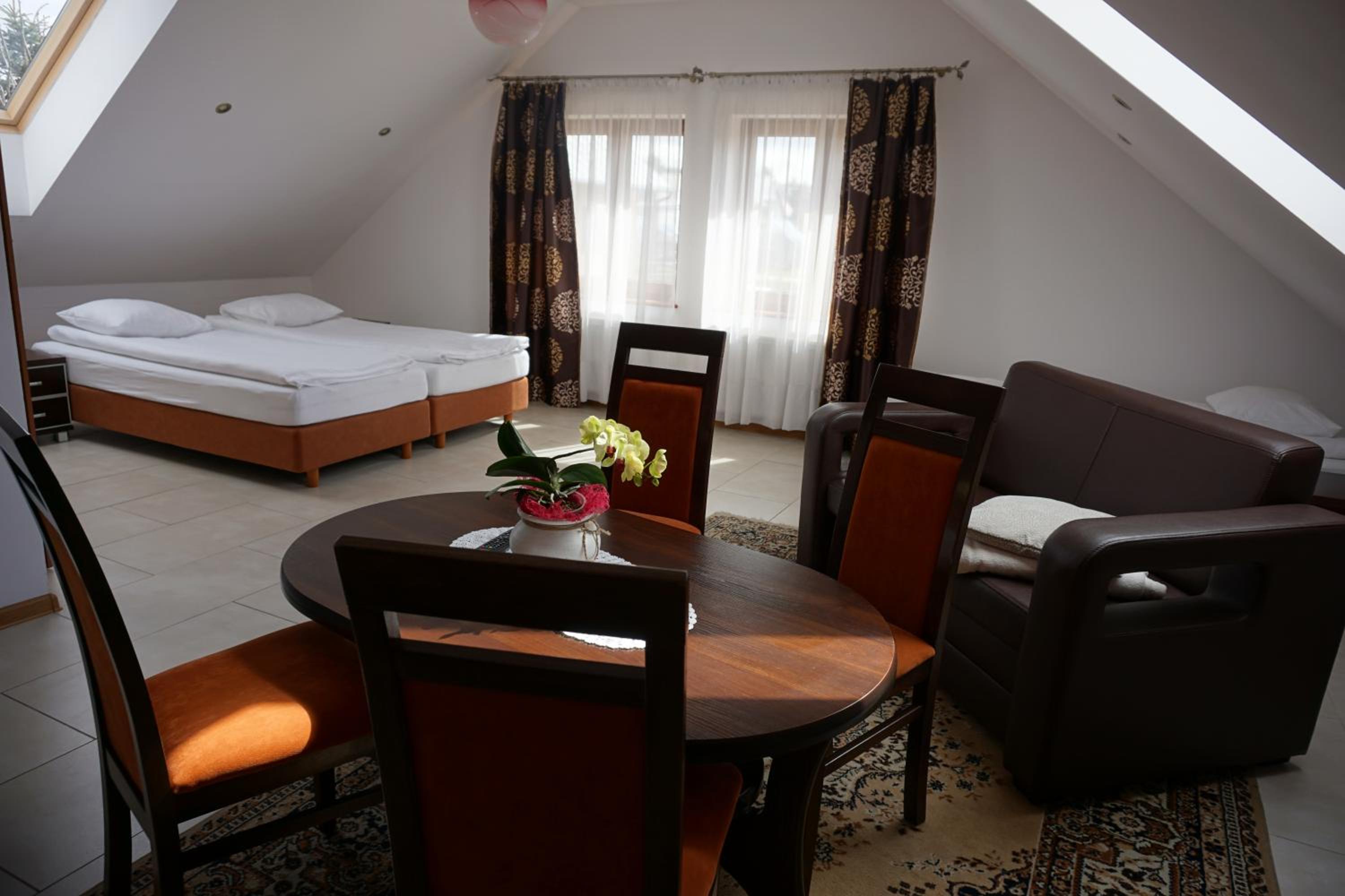 Economy Quadruple Room - Photo 5