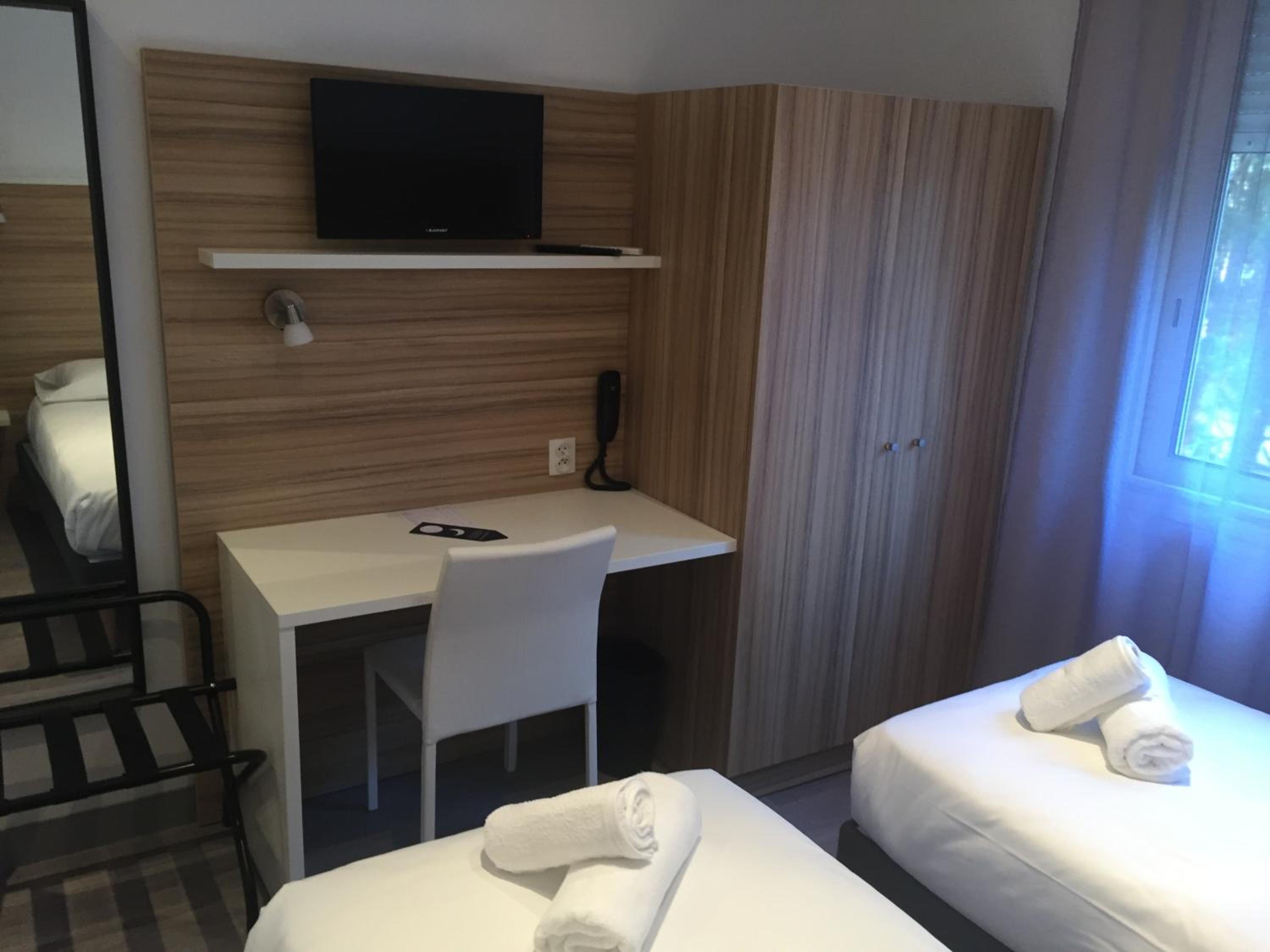 Economy Twin Room 10m2 photo 2
