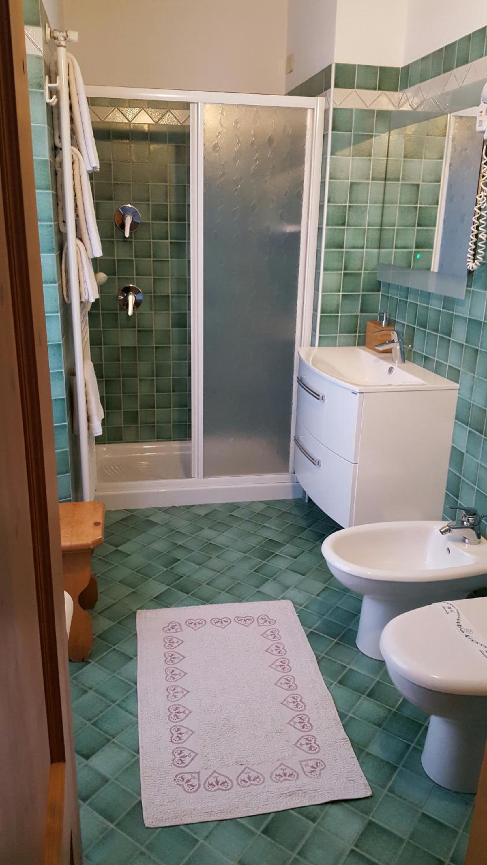 Double or Twin Room - Photo 8