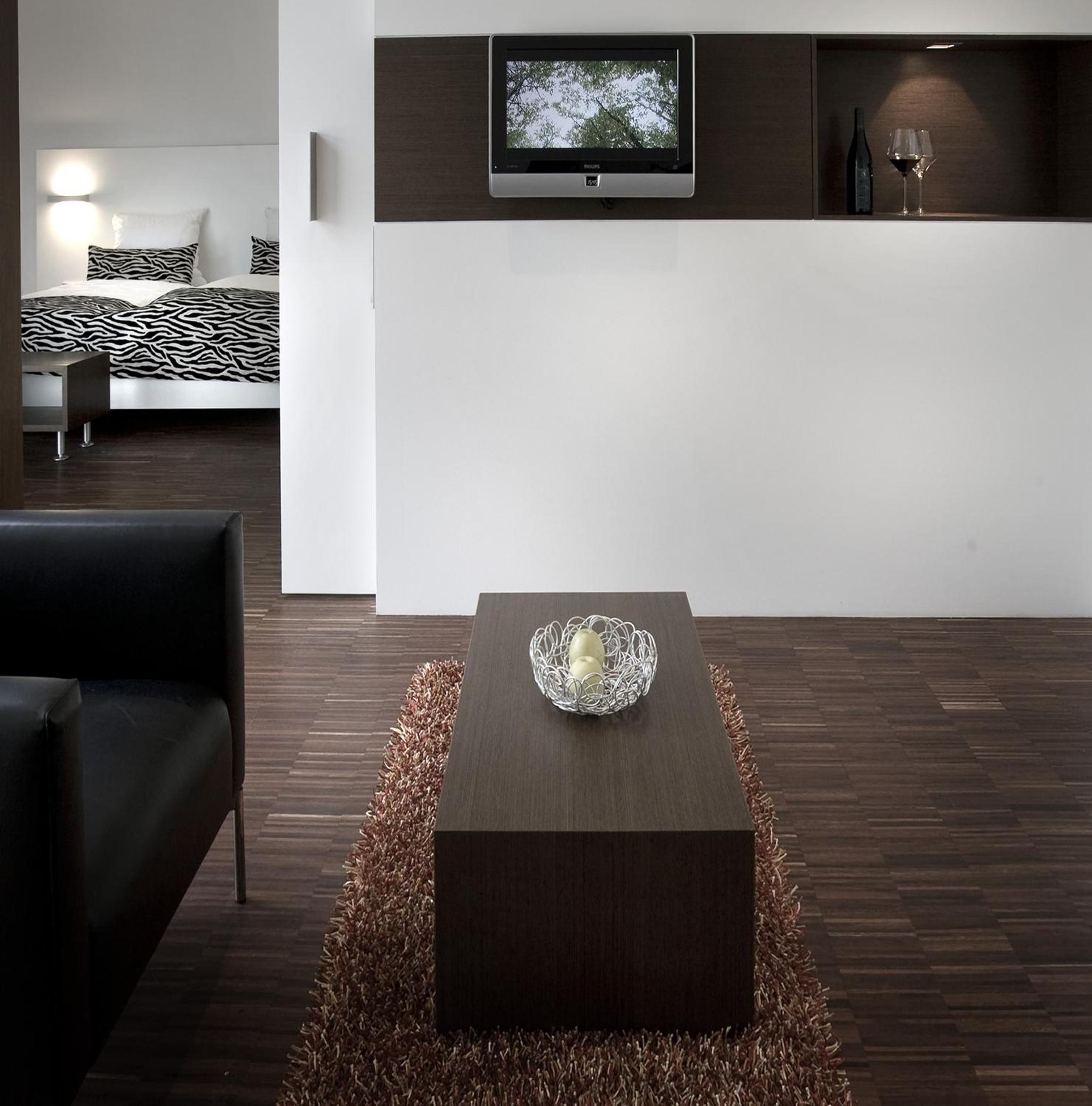 Suite - Photo 9